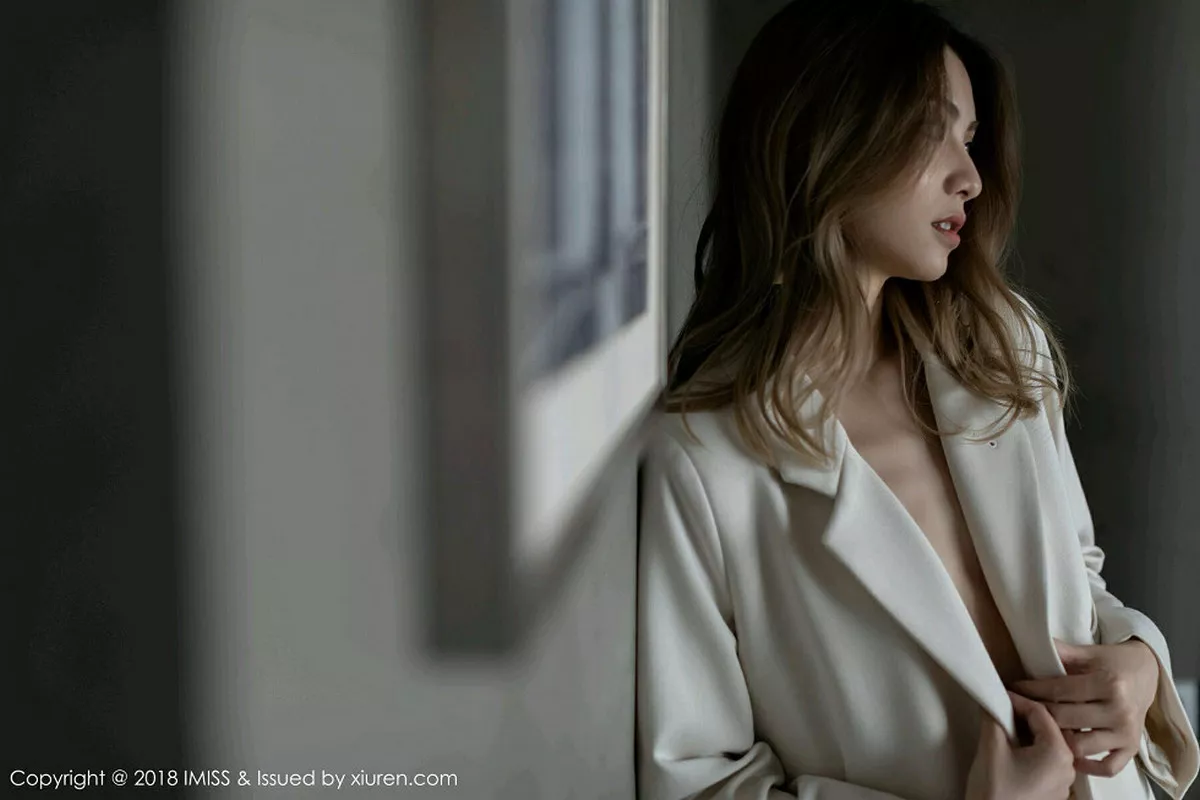 秀人集.com_[IMISS爱蜜社]Vol.304_嫩模Arlie私房紫色蕾丝内衣秀完美身材迷人美胸撩人诱惑写真45P