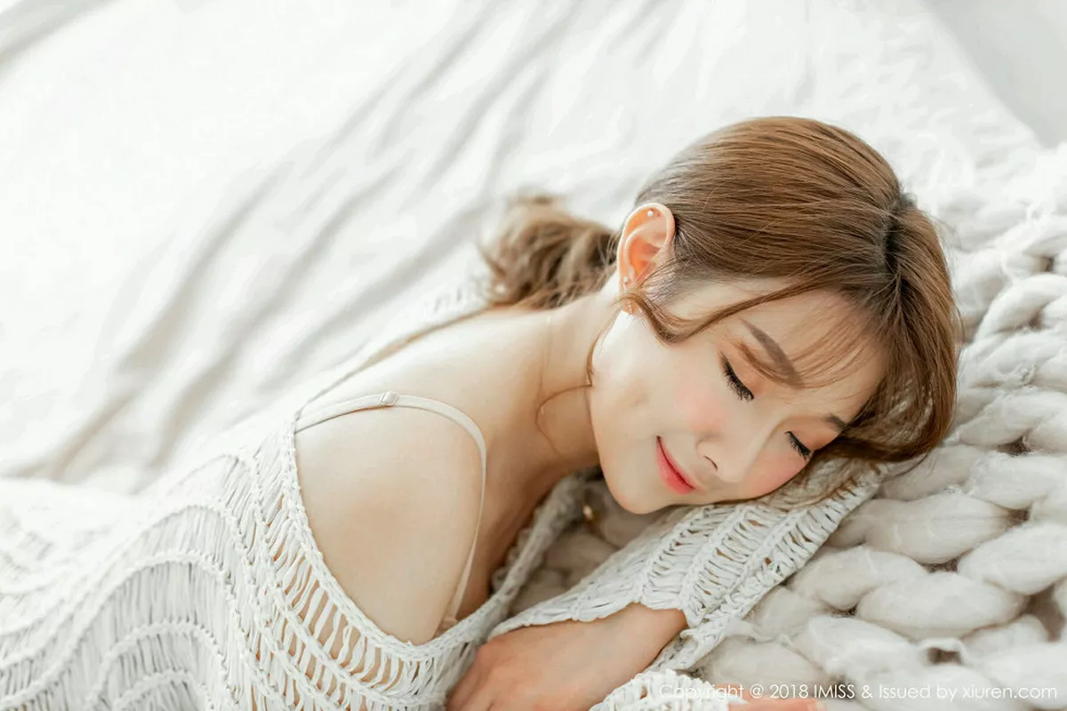 秀人集.com_[IMISS爱蜜社]Vol.306_嫩模Bowie宝儿私房缕空毛衣秀性感内衣完美身材迷人写真42P