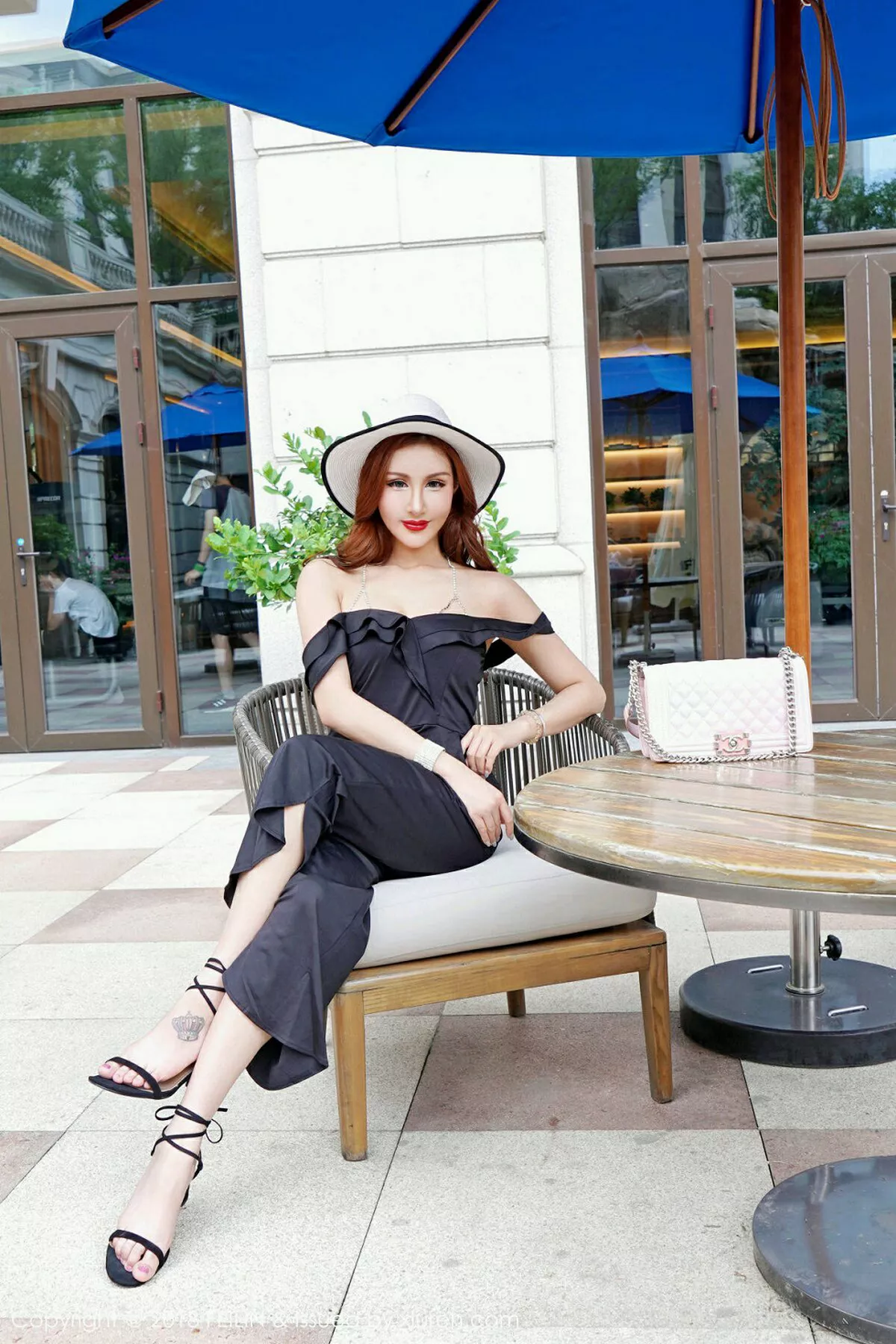 秀人集.com_[FeiLin嗲囡囡]Vol.172_嫩模曼苏拉娜居家私房露傲人豪乳胶带遮点摄人诱惑写真40P