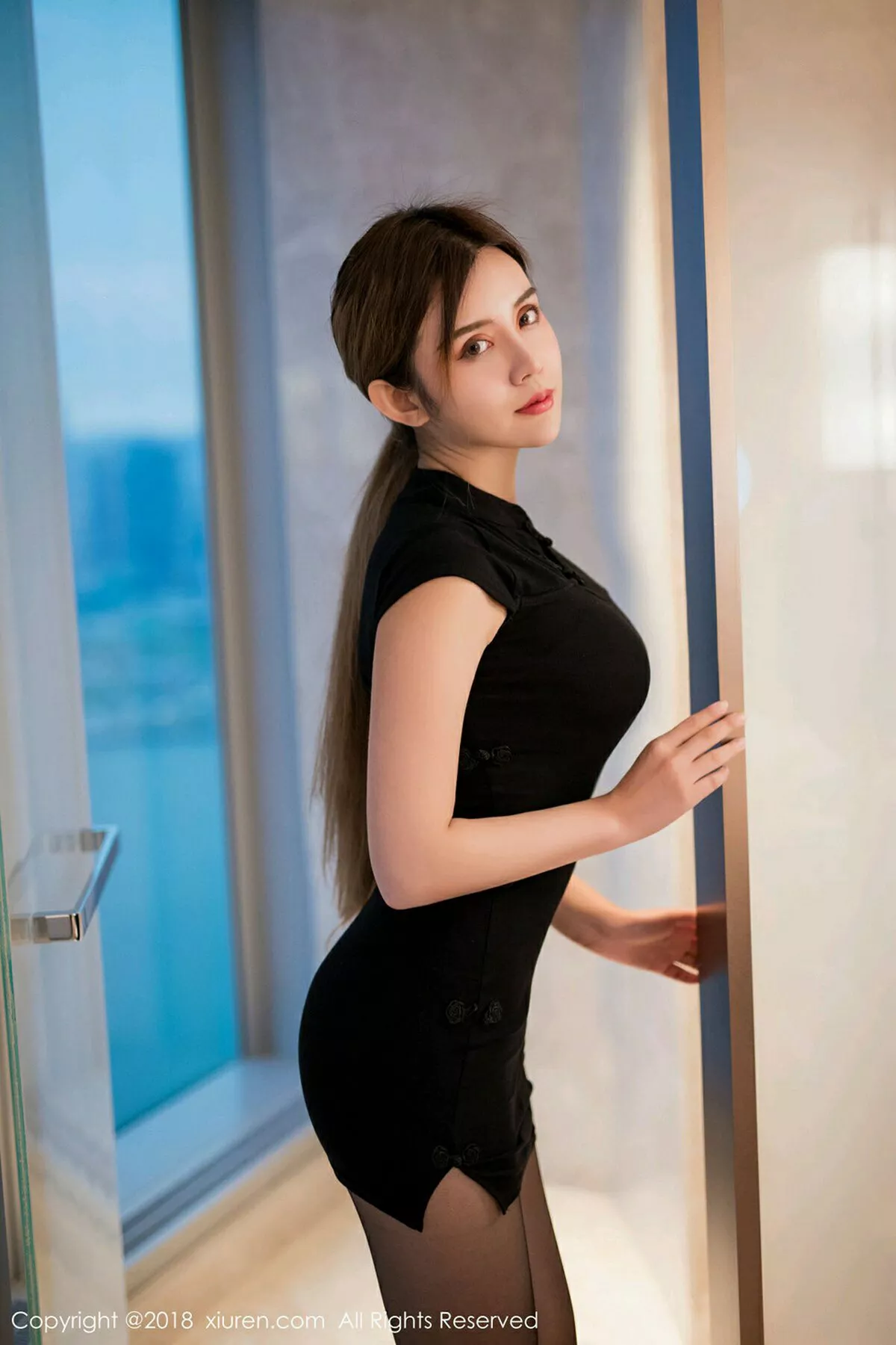 秀人集.com_[XiuRen秀人网]No.1231_女神Cris_卓娅祺黑色连身裙配无内黑丝裤袜翘臀诱惑写真49P