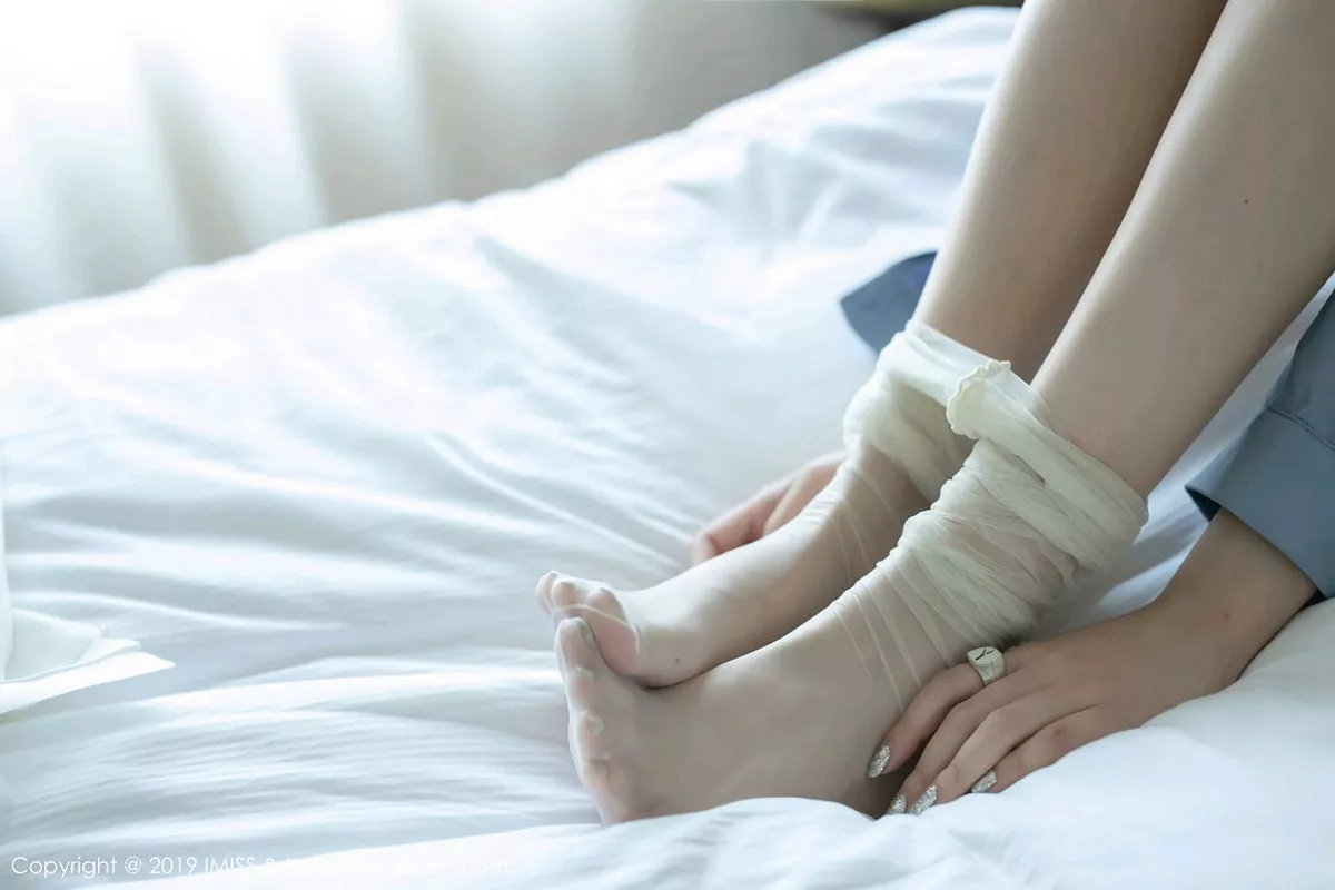 秀人集.com_[IMISS爱蜜社]Vol.424_女神许诺Sabrina私房性感内衣秀完美身材脱肉丝销魂诱惑写真60P