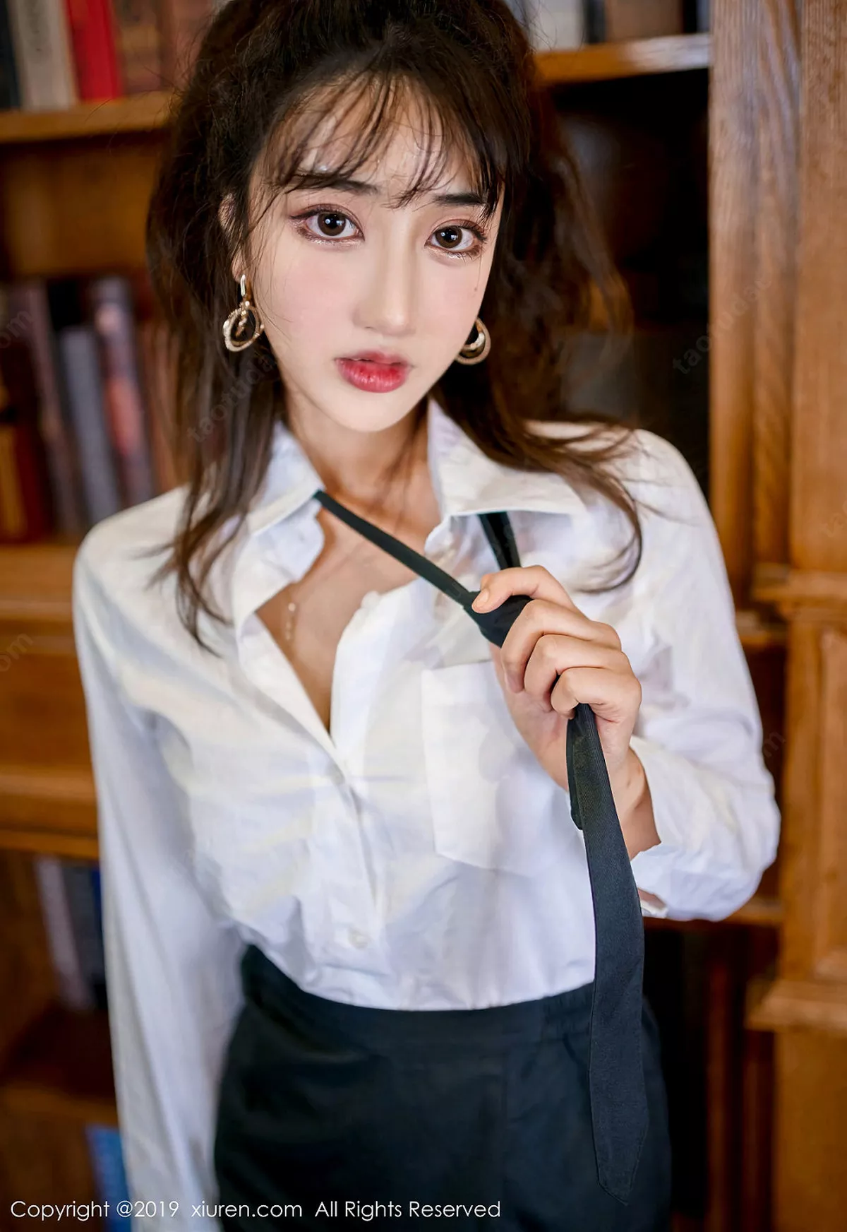 秀人集.com_[XiuRen秀人网]No.1887_嫩模Betty林子欣秘书制服白衬衣配黑短裙秀黑丝美腿诱惑写真58P