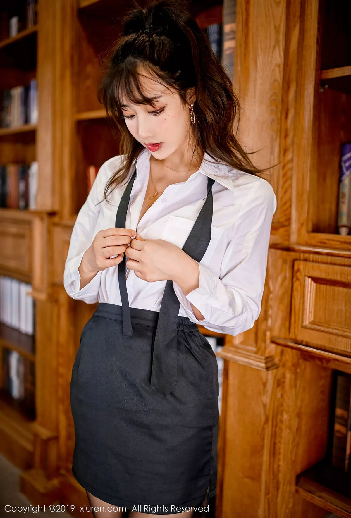 秀人集.com_[XiuRen秀人网]No.1887_嫩模Betty林子欣秘书制服白衬衣配黑短裙秀黑丝美腿诱惑写真58P