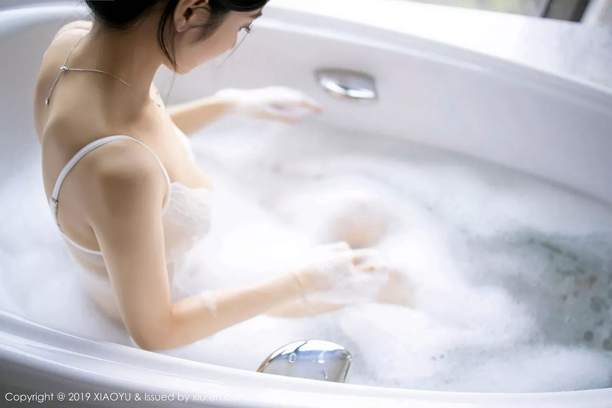 秀人集.com_[XiaoYu画语界]Vol.223_女神Angela小热巴私房浴缸里泡泡浴秀完美身材诱惑写真63P