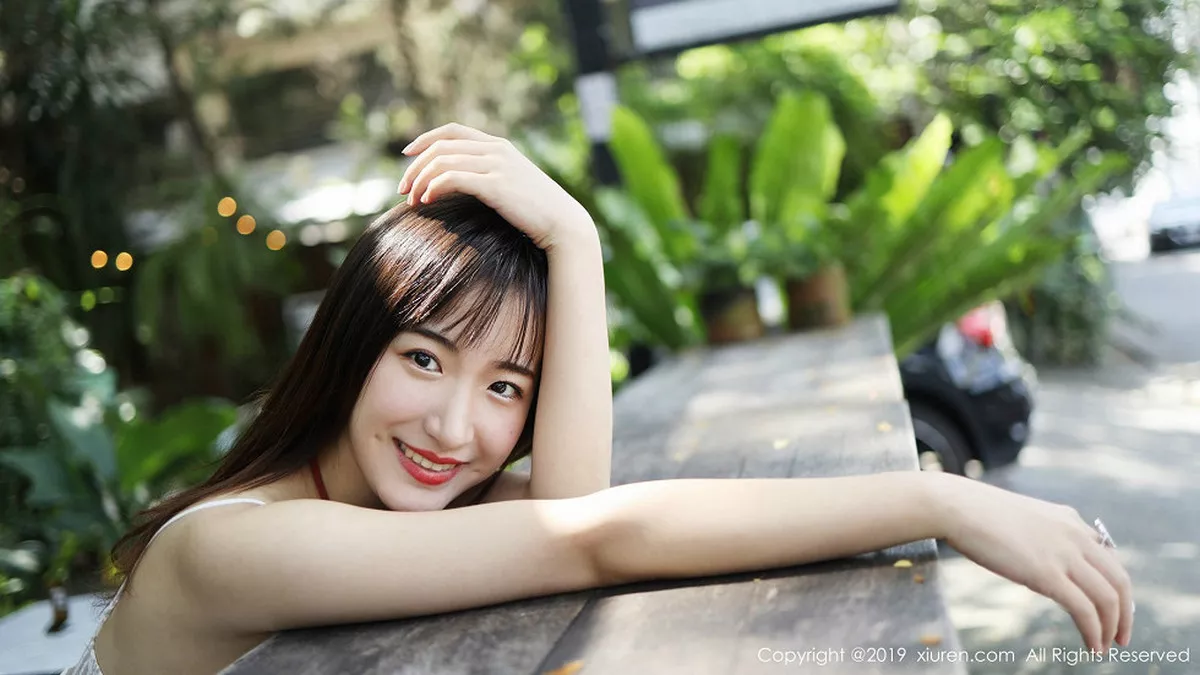 秀人集.com_[XiuRen秀人网]No.1892_嫩模艺儿拿铁泰国旅拍室外小清新主题蕾丝短裙迷人诱惑写真55P