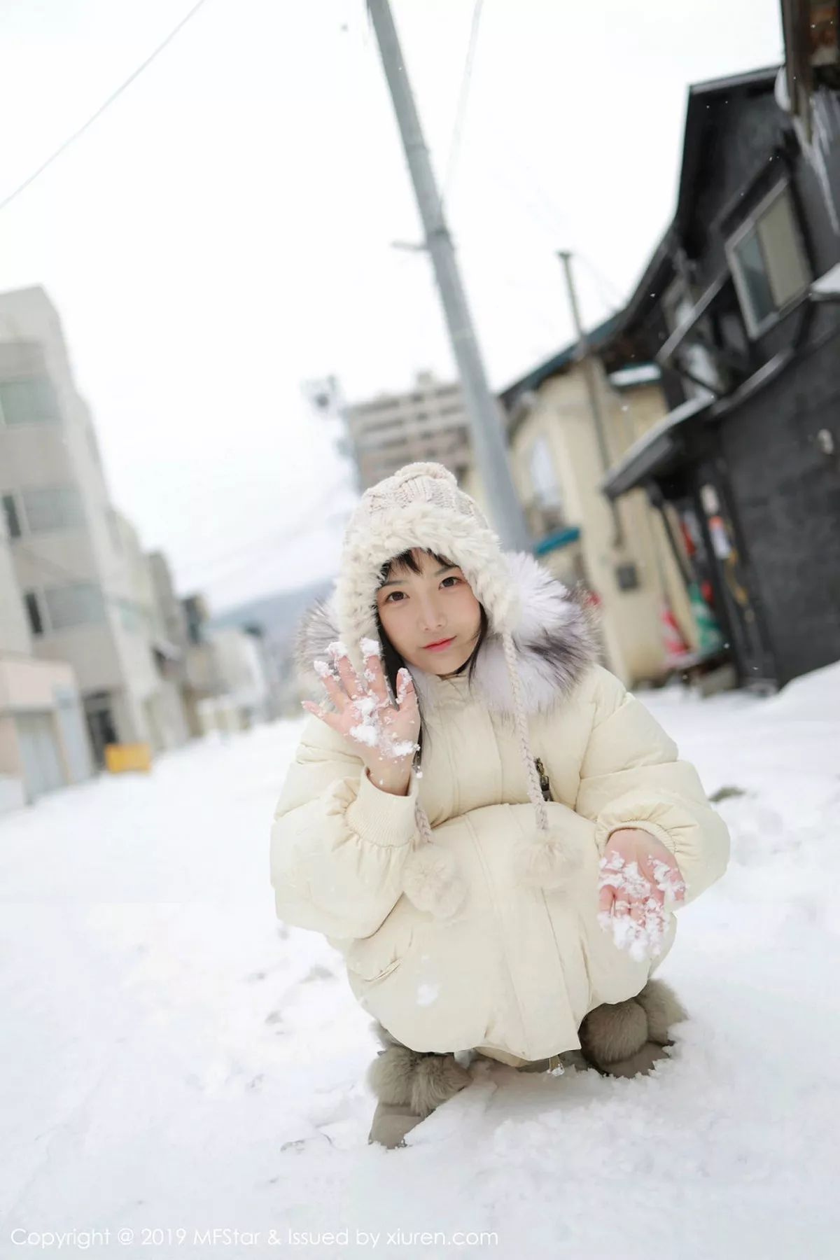 秀人集.com_[MFStar模范学院]Vol.246_嫩模徐微微mia北海道旅拍室外冰天雪地街头主题性感写真61P