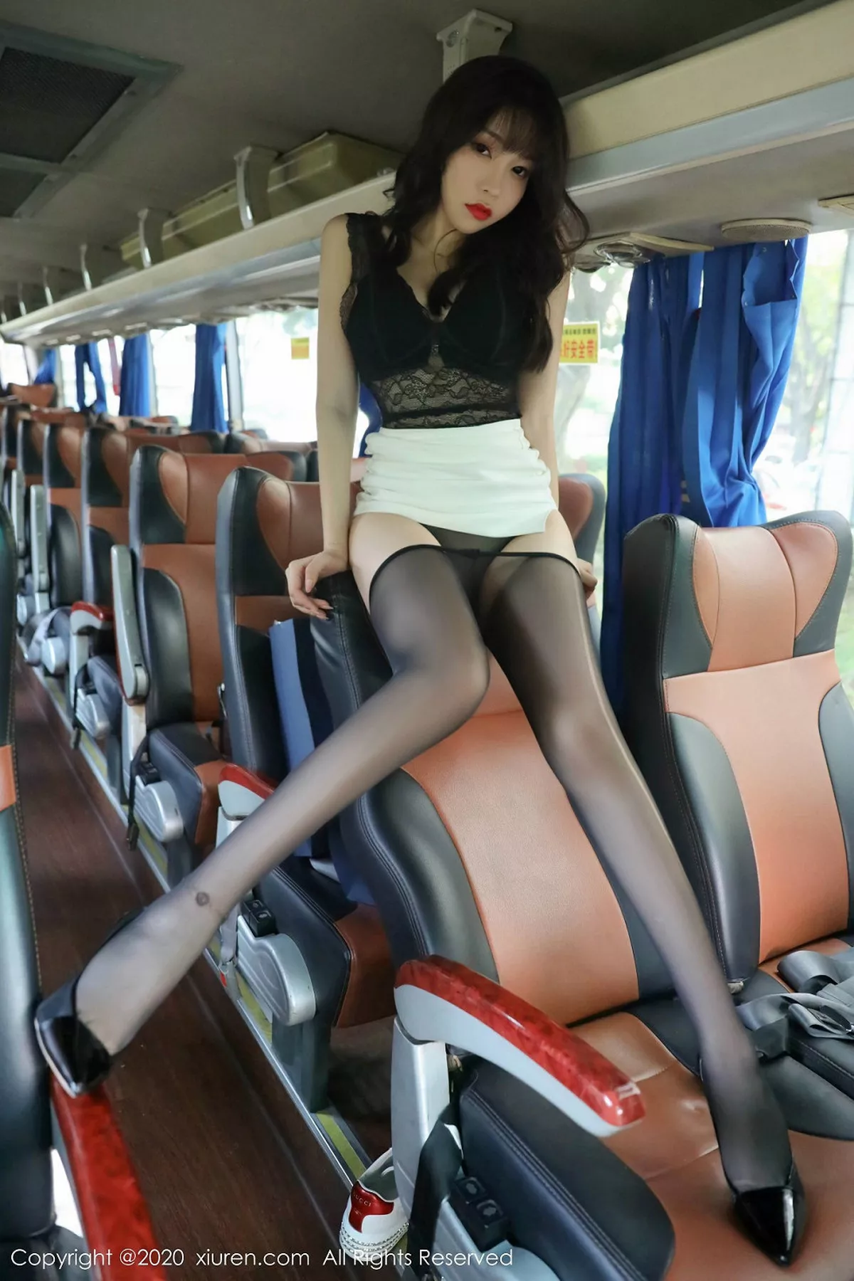 秀人集.com_[XiuRen秀人网]No.1907_女神芝芝Booty大巴车拍主题蕾丝内衣配破烂黑丝袜诱惑写真60P