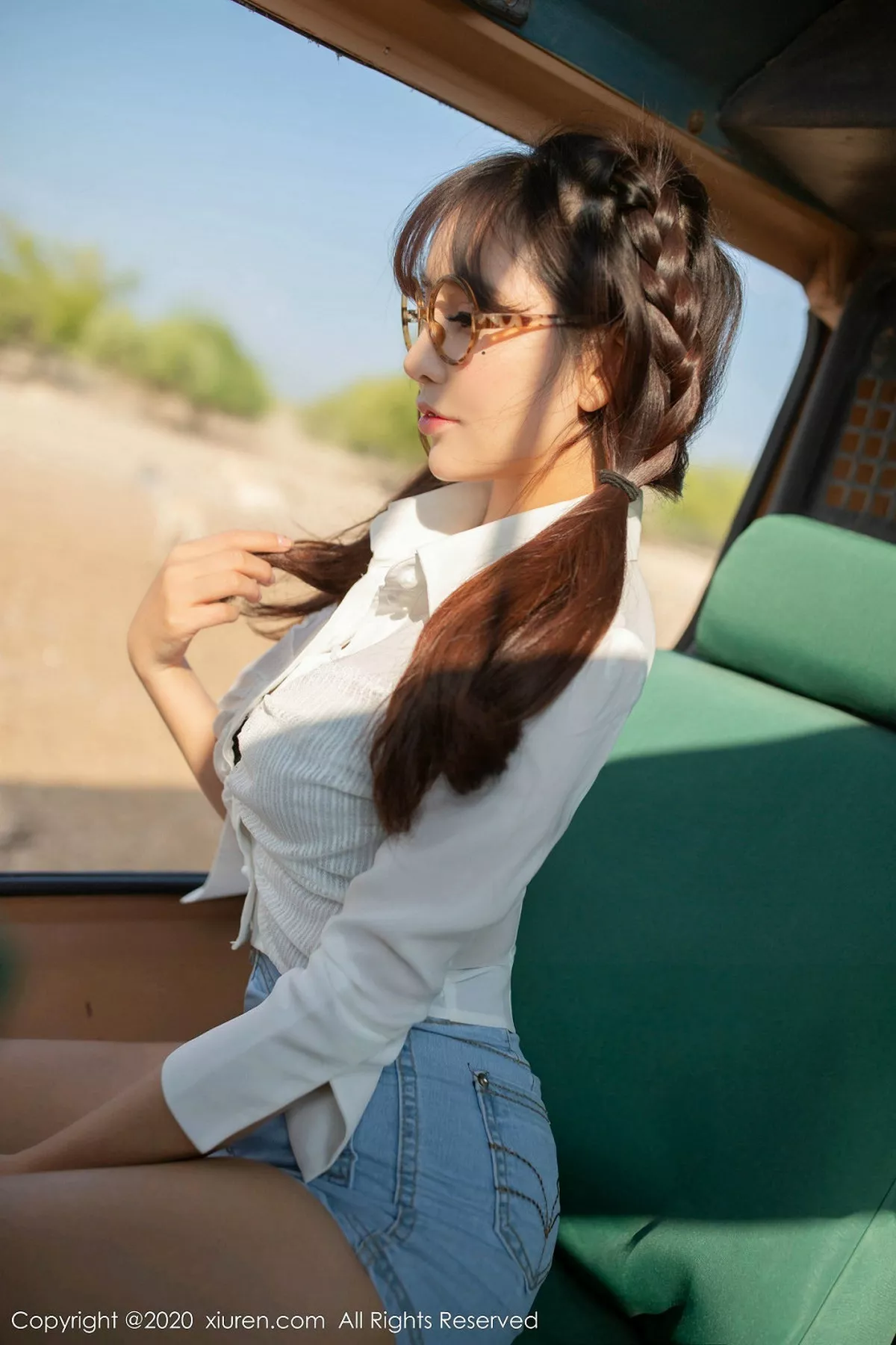 秀人集.com_[XiuRen秀人网]No.1910_嫩模陶喜乐_lele东欧旅拍半脱牛仔裤露无内肉丝撩人诱惑写真78P