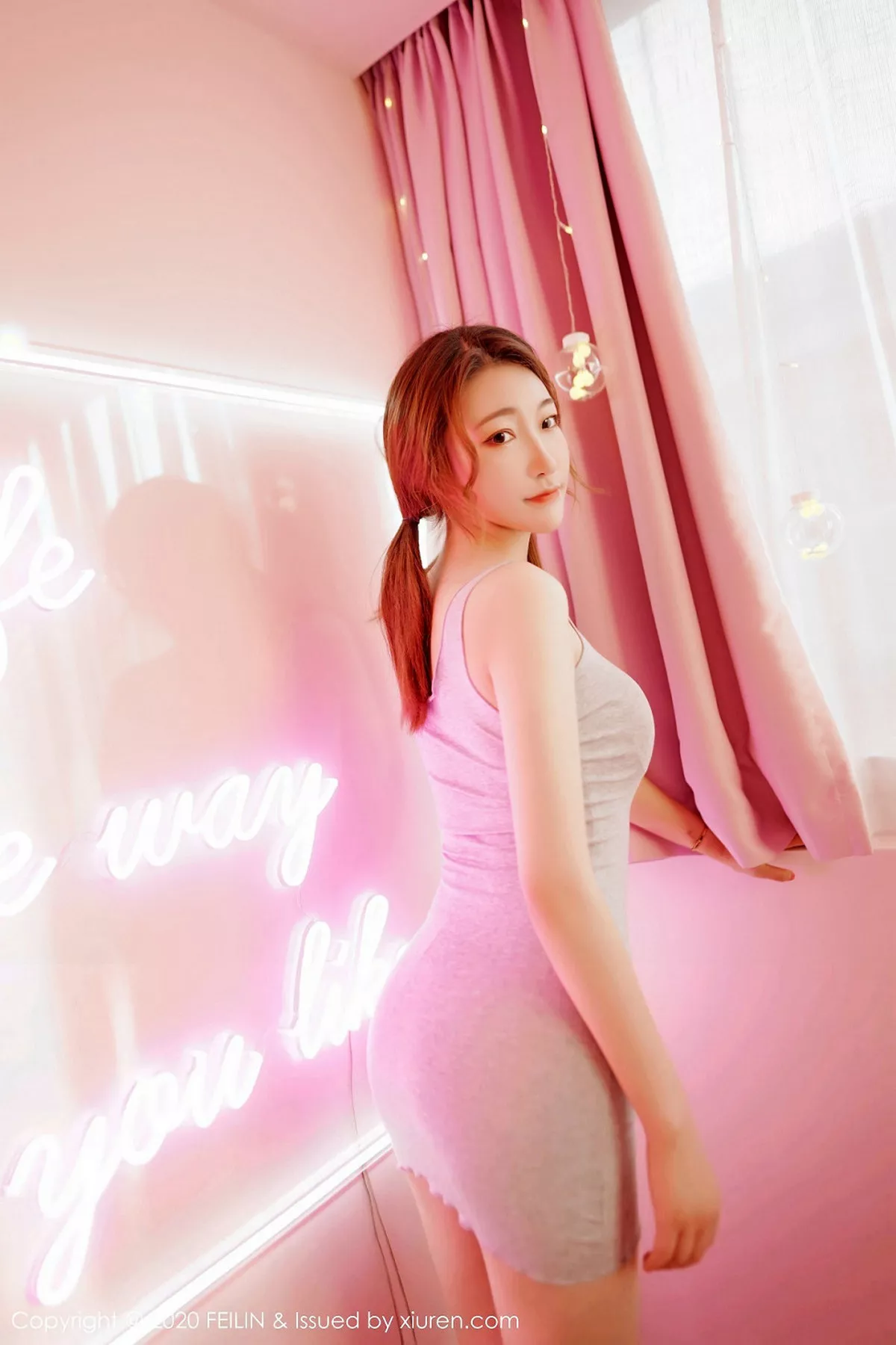 秀人集.com_[FeiLin嗲囡囡]Vol.224_嫩模小熊猫私房真空背带牛仔裙露豪乳胶带遮点诱惑写真63P