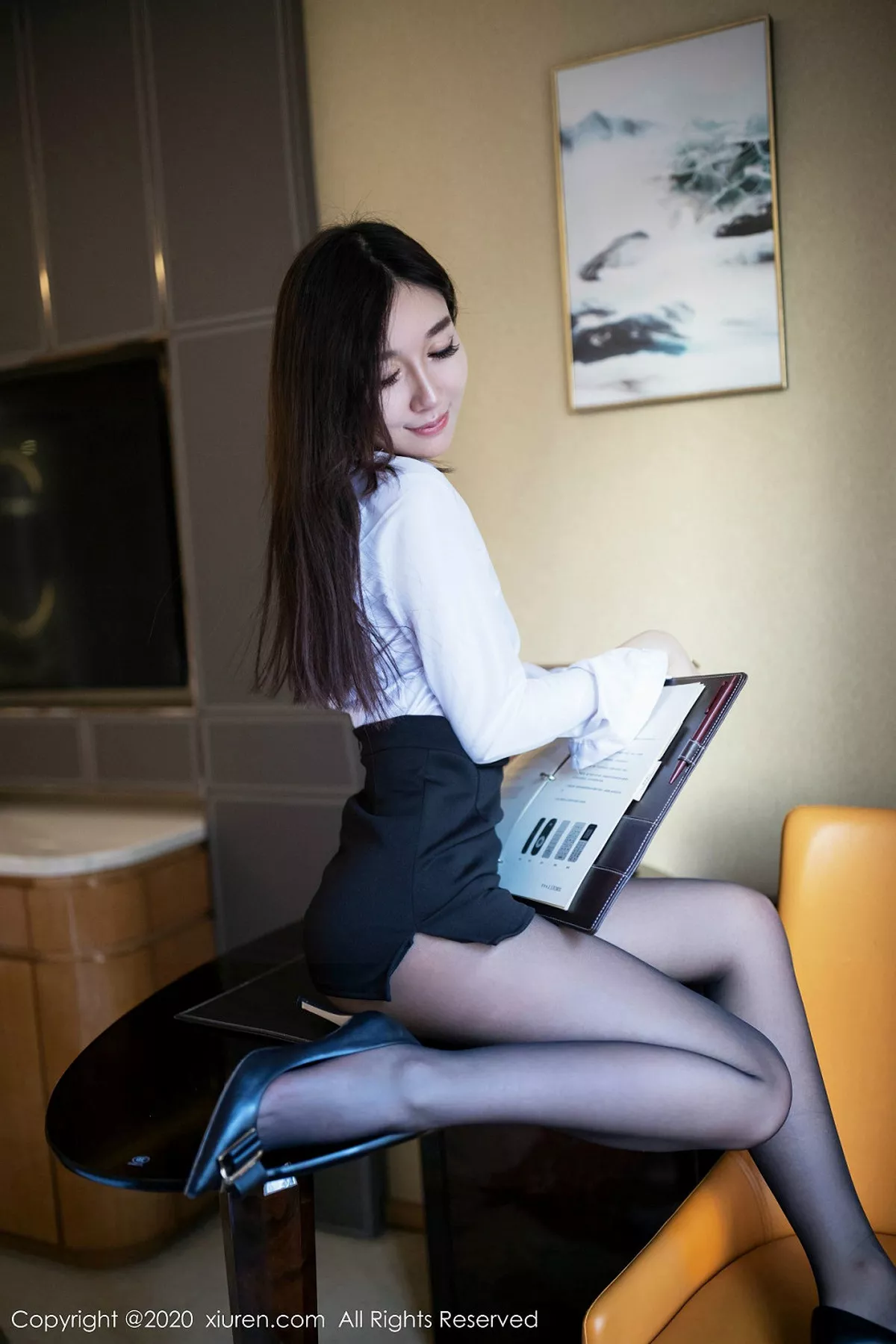 秀人集.com_[XiuRen秀人网]No.1933_嫩模伊思思酒店性感白衬衣配黑短裙秀魅惑黑丝撩人诱惑写真50P