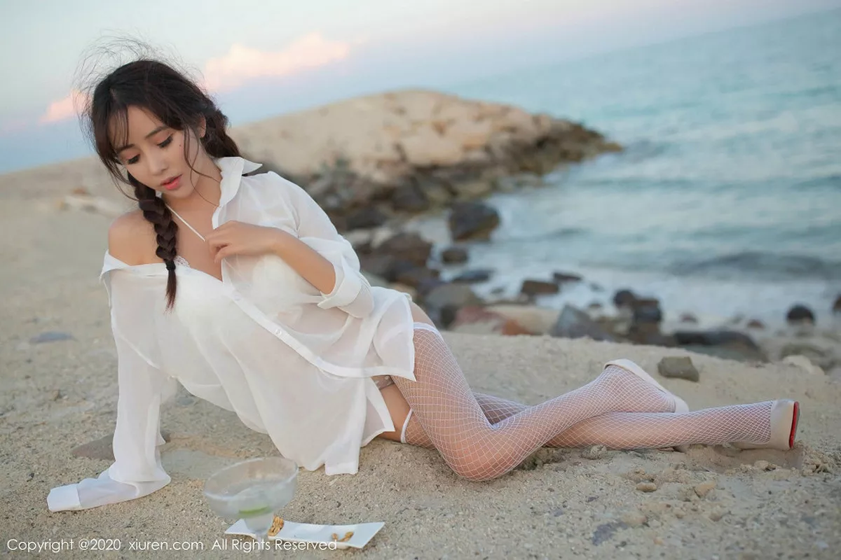 秀人集.com_[XiuRen秀人网]No.1951_嫩模陶喜乐_lele东欧旅拍海边沙滩缕空情趣内衣撩人诱惑写真63P