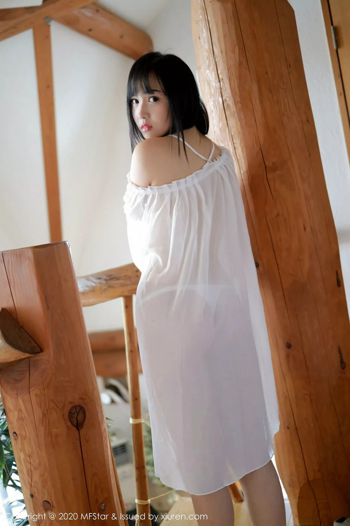 秀人集.com_[MFStar模范学院]Vol.260_嫩模徐微微mia日本旅拍白色透视薄纱真空秀童颜巨乳诱惑写真50P