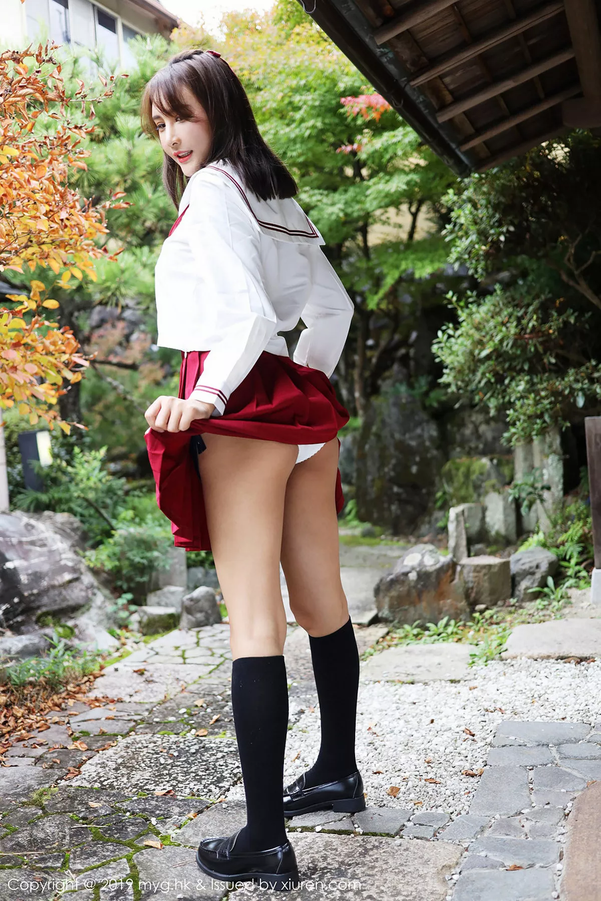 秀人集.com_[MyGirl美媛馆]Vol.341_女神SOLO-尹菲日本旅拍户外红色学生制服清爽迷人写真44P