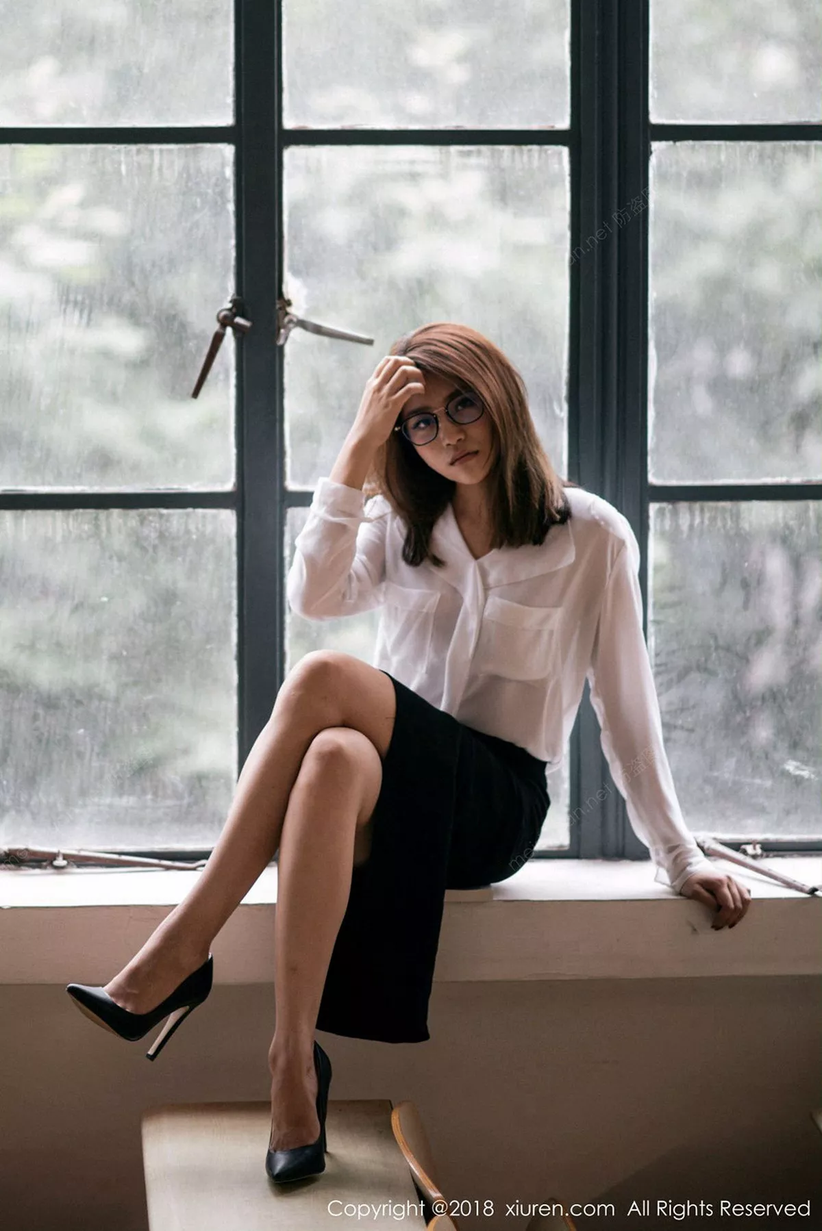 秀人集.com_[XiuRen秀人网]No.1267_女神许诺Sabrina性感教师制服白衬衣配黑短裙秀美腿写真44P