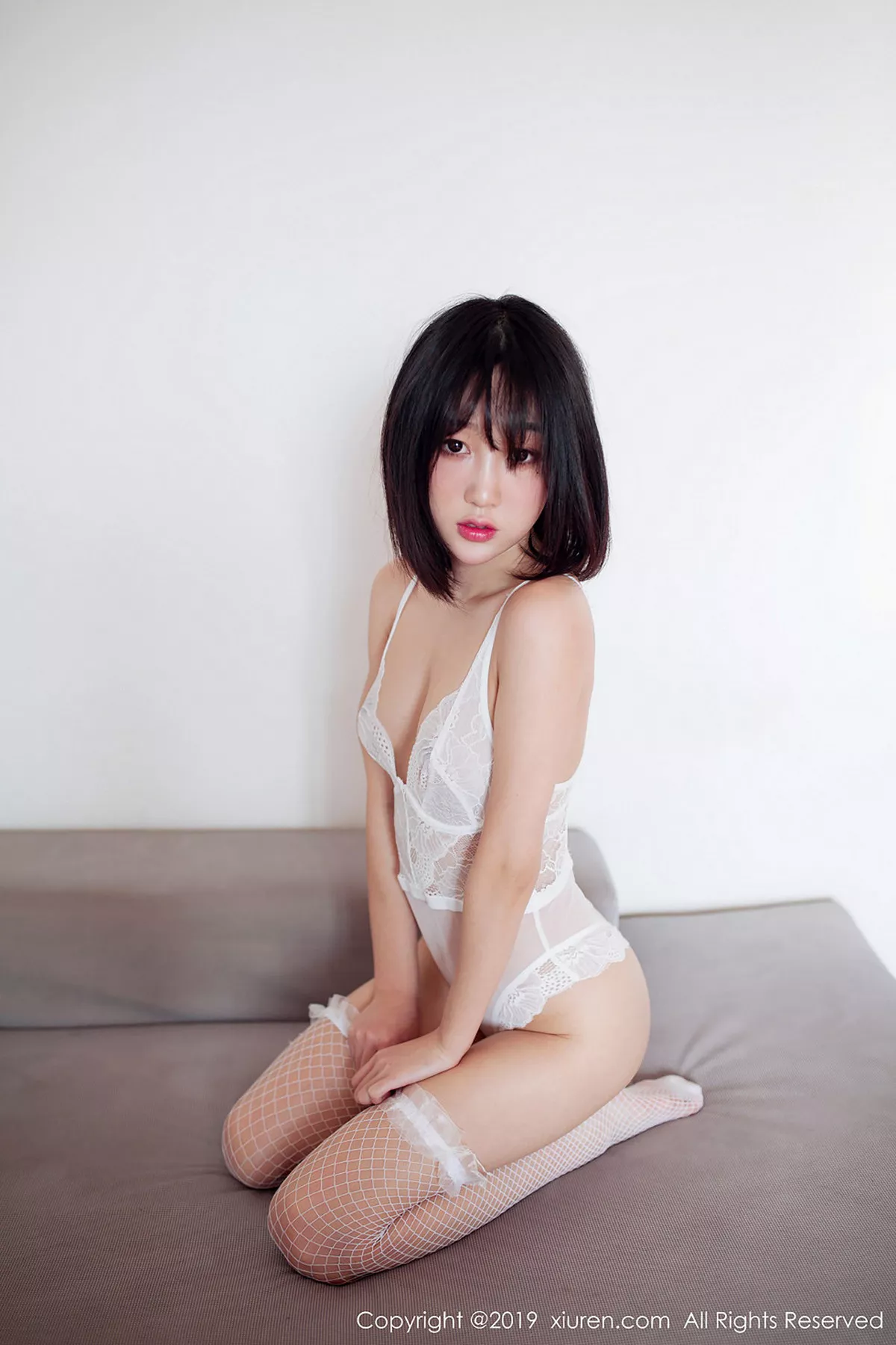 秀人集.com_[XiuRen秀人网]No.1303_嫩模小九月私房蕾丝内衣配白色渔网袜秀完美身材性感写真48P