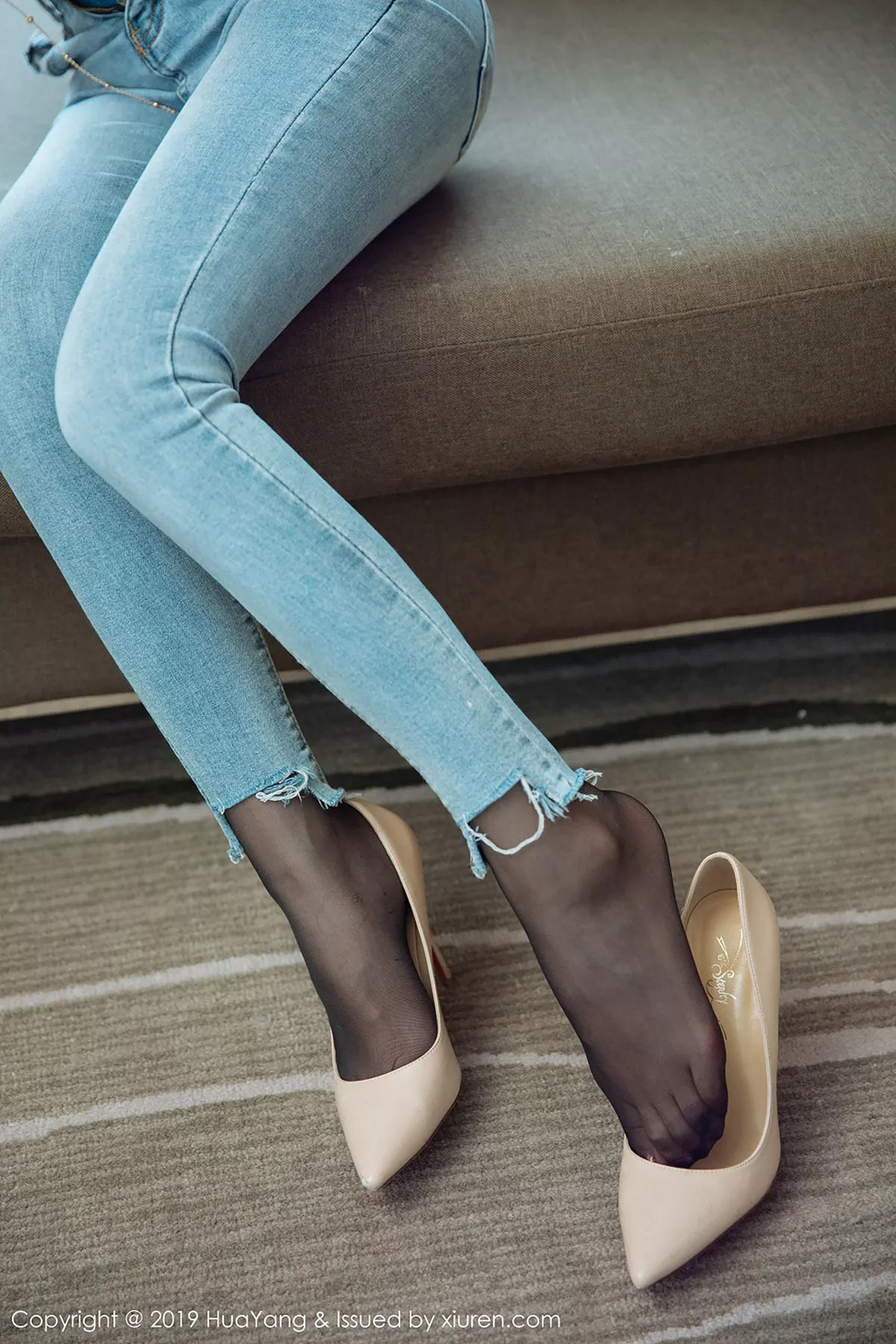 秀人集.com_[HuaYang花漾]Vol.110_女神周于希Sandy私房粉色情趣内衣半脱露丰乳肥臀极致诱惑写真41P