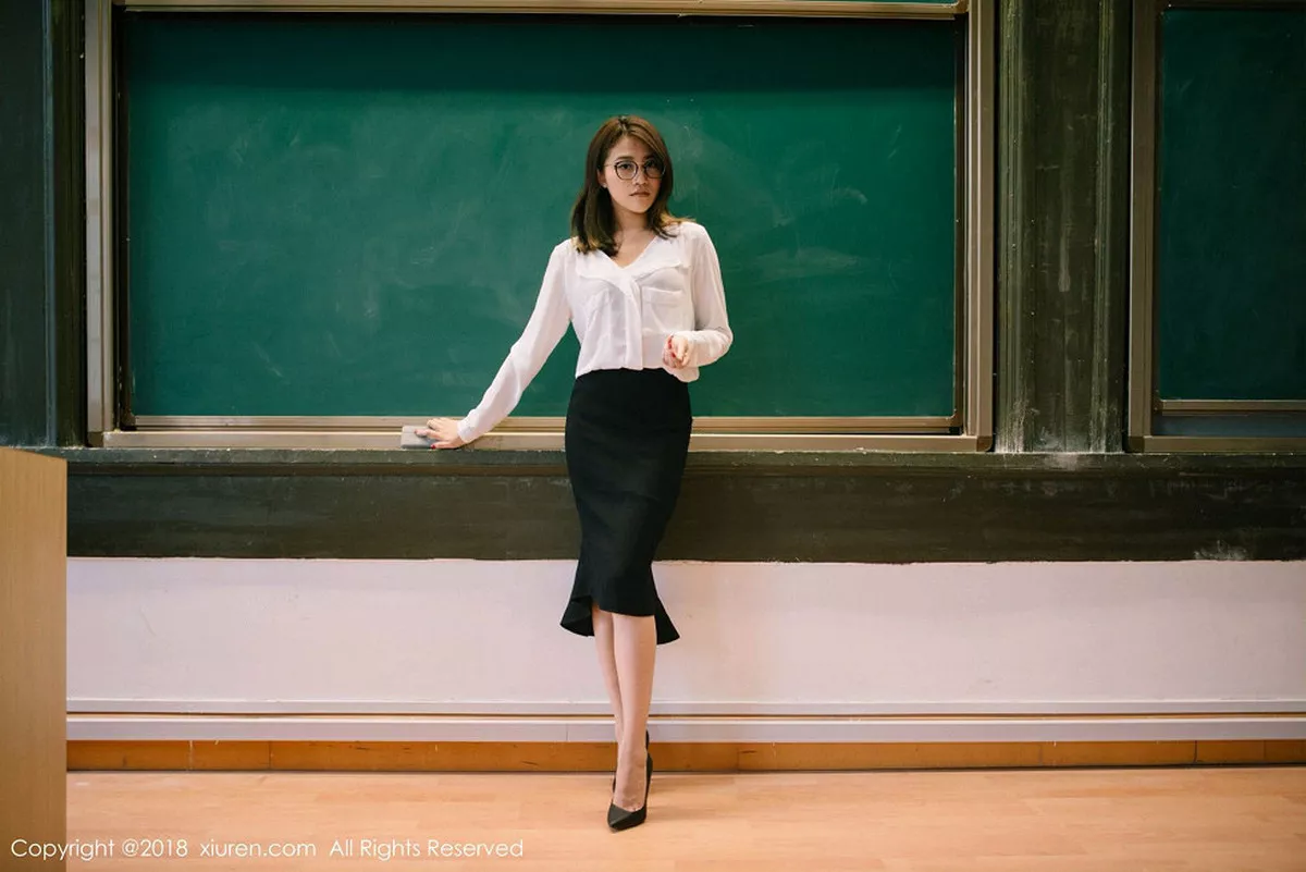 秀人集.com_[XiuRen秀人网]No.1267_女神许诺Sabrina性感教师制服白衬衣配黑短裙秀美腿写真44P