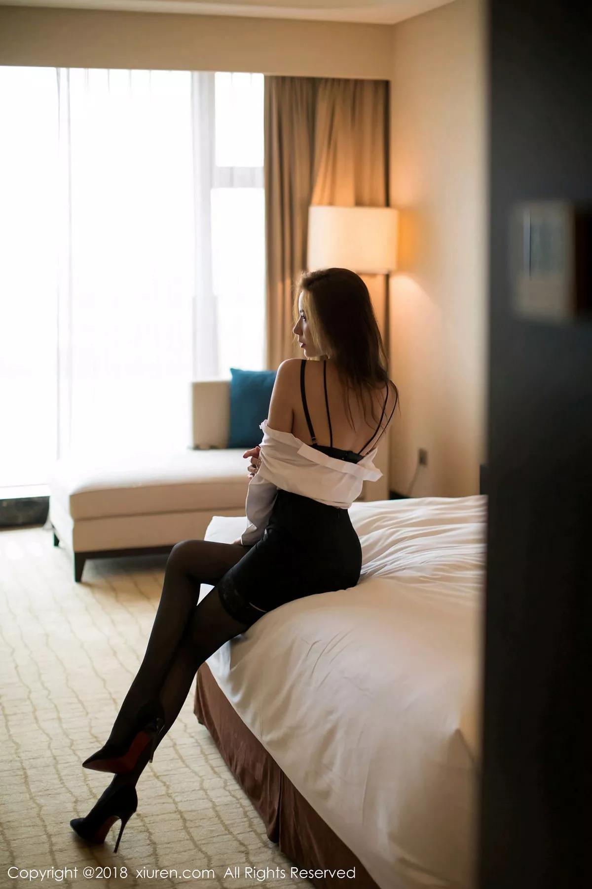 秀人集.com_[XiuRen秀人网]No.1290_气质美女Carry秘书OL白衬衣黑短裙配黑丝裤袜撩人诱惑写真66P