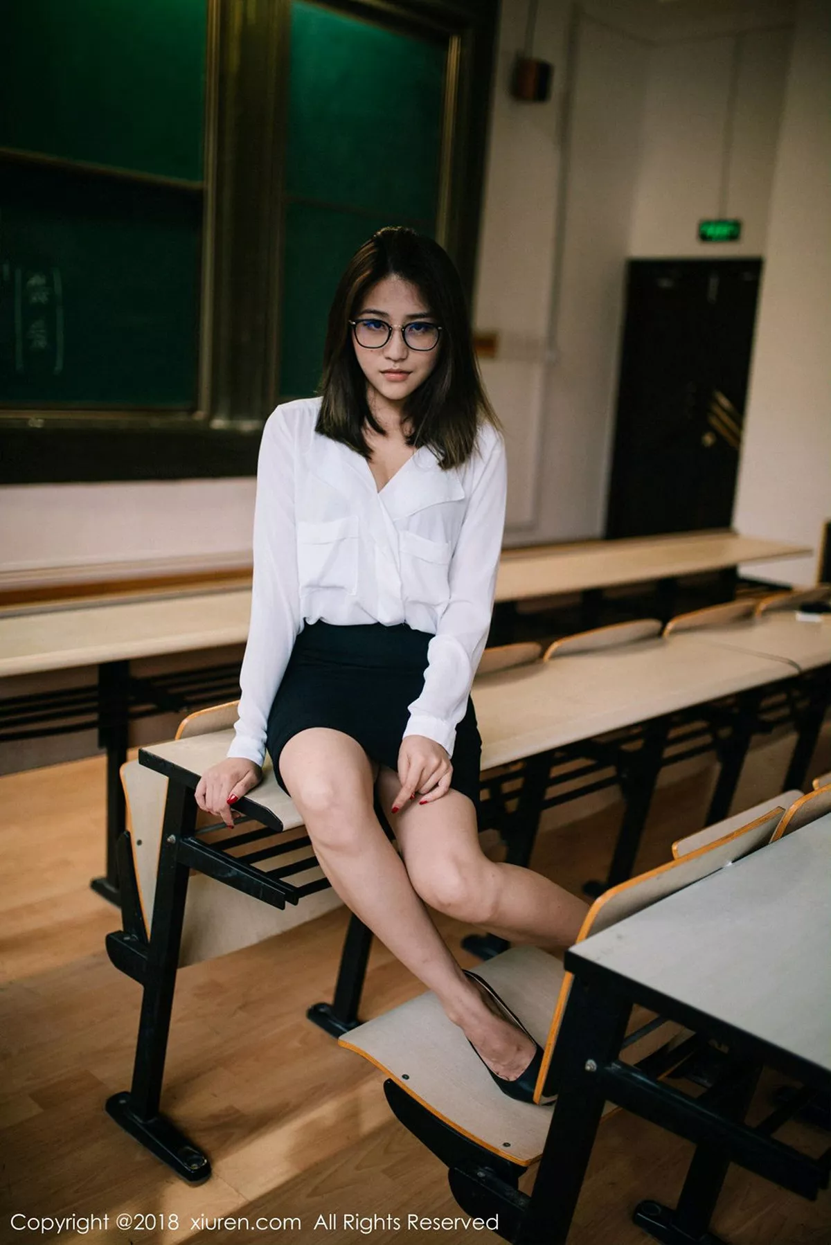 秀人集.com_[XiuRen秀人网]No.1267_女神许诺Sabrina性感教师制服白衬衣配黑短裙秀美腿写真44P