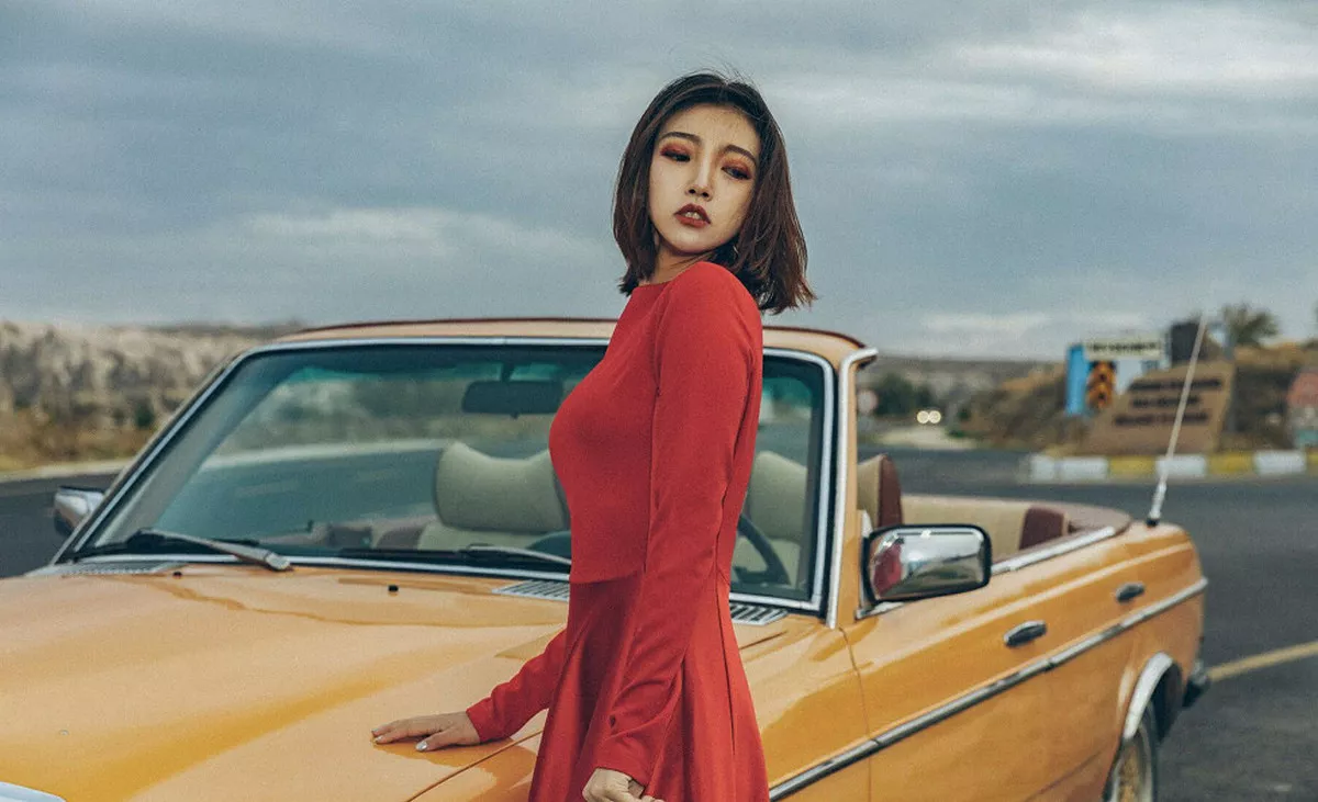 秀人集.com_[YouMi尤蜜荟]Vol.252_女神冯木木LRIS户外白色真空露背衫秀豪乳翘臀撩人诱惑写真55P