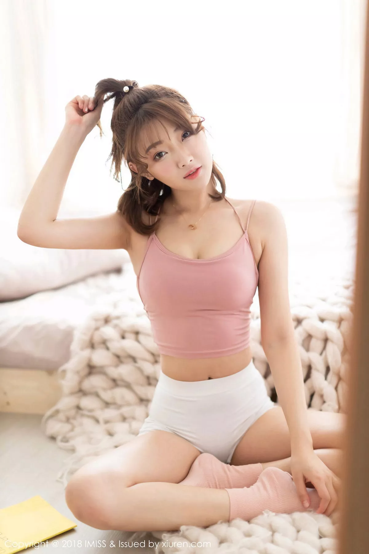 秀人集.com_[IMISS爱蜜社]Vol.315_嫩模Bowie宝儿私房粉色吊带衣配白色短裤清新迷人写真45P