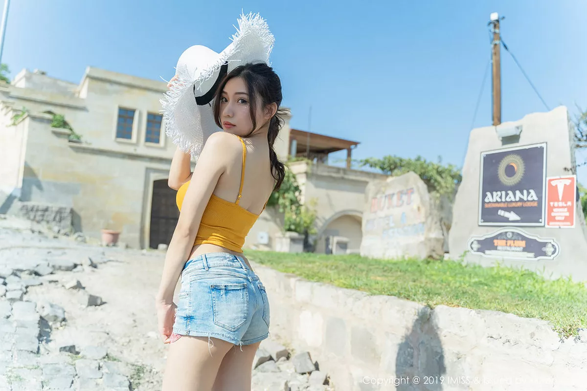 秀人集.com_[IMISS爱蜜社]Vol.319_女神小狐狸Kathryn土耳其旅拍吊带内衣配牛仔热裤性感写真40P