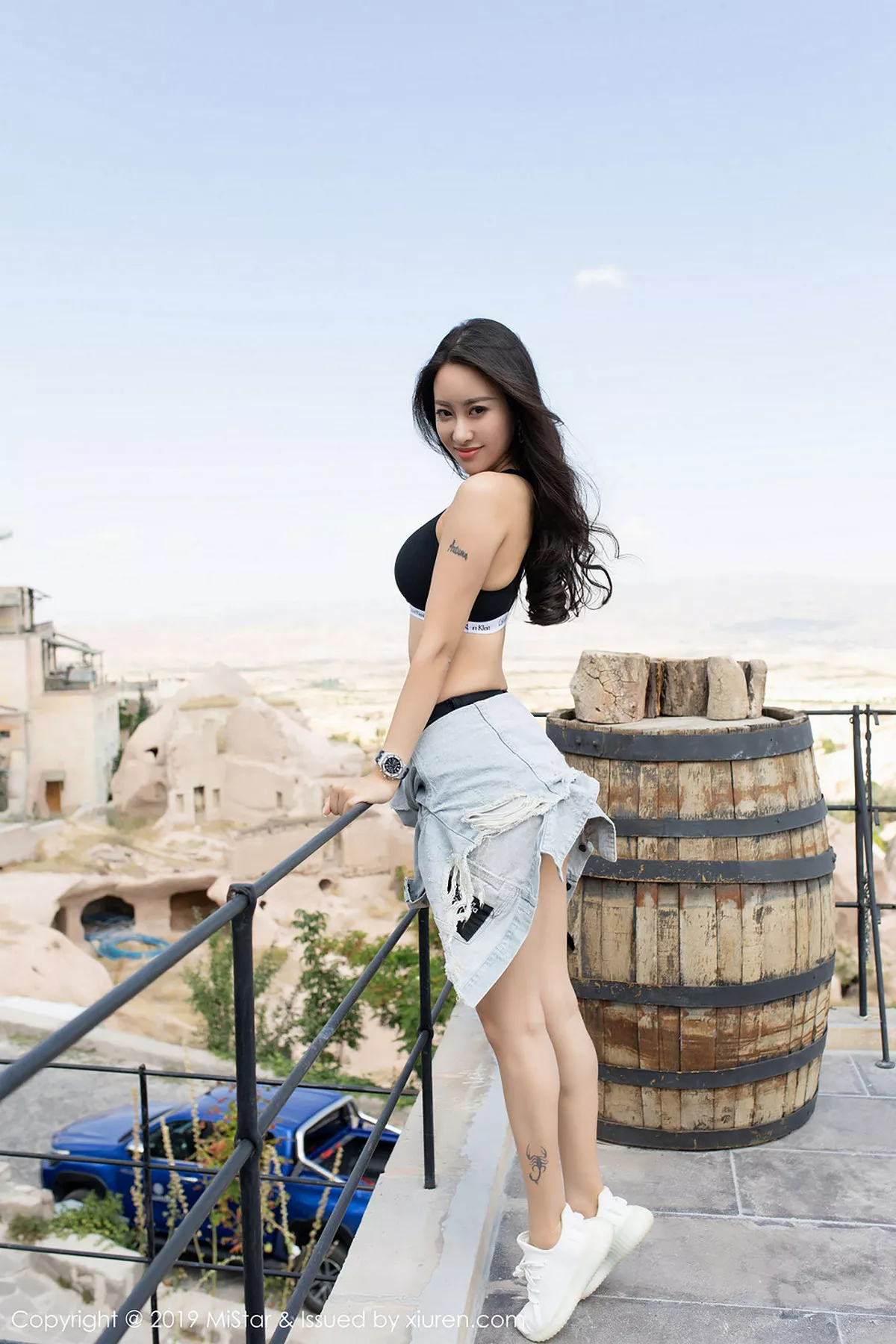 秀人集.com_[MiStar魅妍社]Vol.265_气质女神穆菲菲土耳其旅拍户外性感开胸衣秀白嫩肌肤写真50P