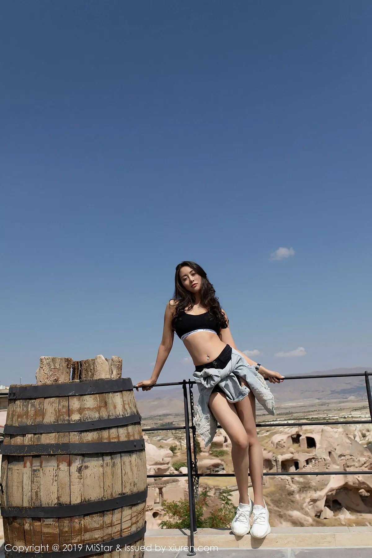 秀人集.com_[MiStar魅妍社]Vol.265_气质女神穆菲菲土耳其旅拍户外性感开胸衣秀白嫩肌肤写真50P