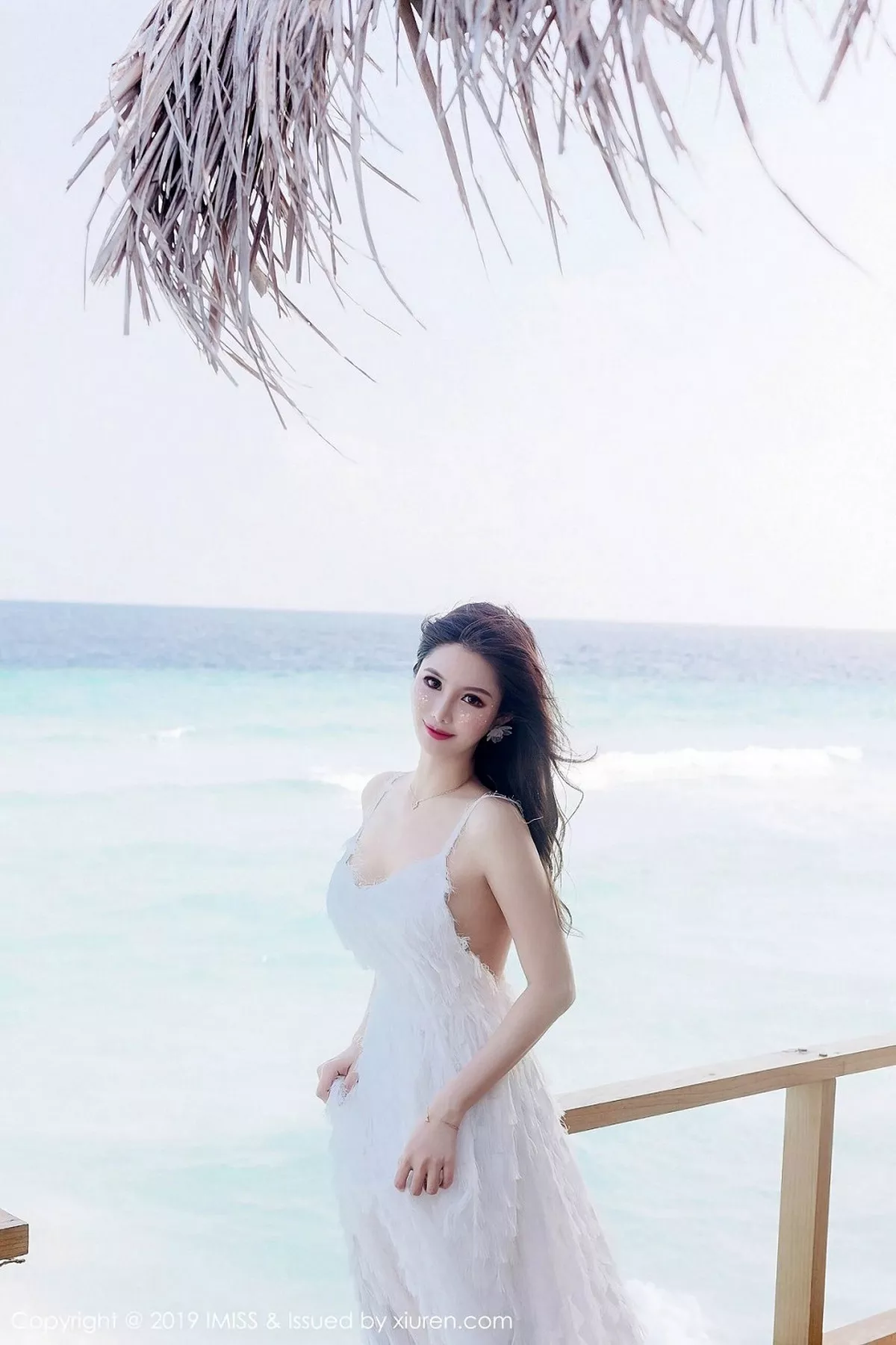 秀人集.com_[IMISS爱蜜社]Vol.330_女神若彤boomboom马尔代夫旅拍户外薄纱透视内衣完美诱惑写真40P