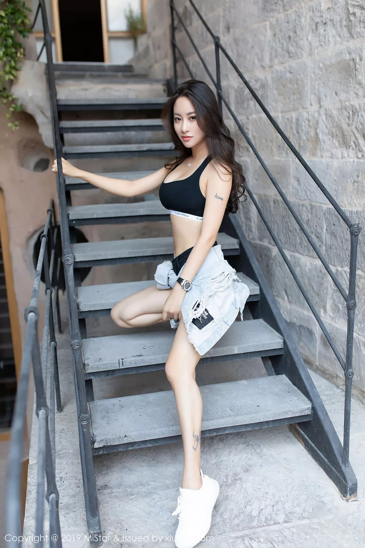 秀人集.com_[MiStar魅妍社]Vol.265_气质女神穆菲菲土耳其旅拍户外性感开胸衣秀白嫩肌肤写真50P