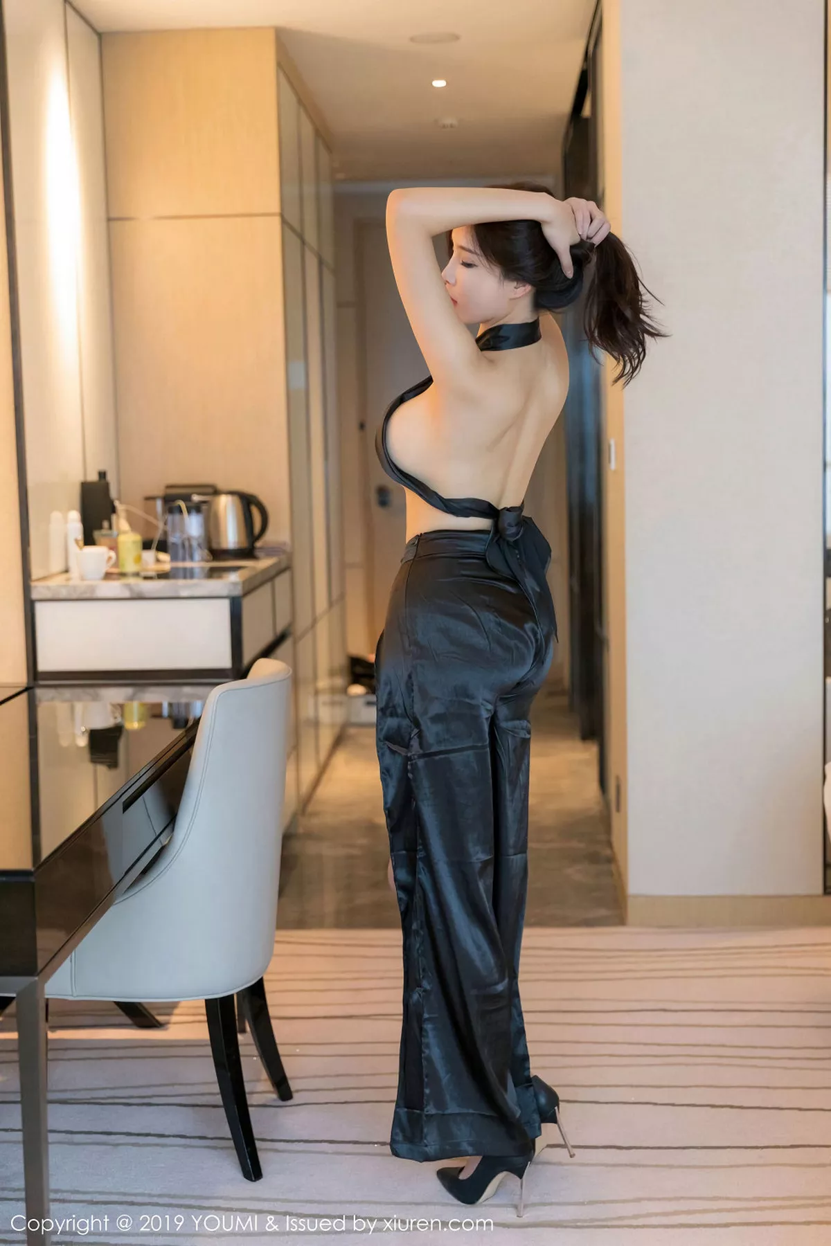 秀人集.com_[YouMi尤蜜荟]Vol.266_女神奶瓶土肥圆性感黑色连身裙+红色蕾丝睡衣秀豪乳诱惑写真51P