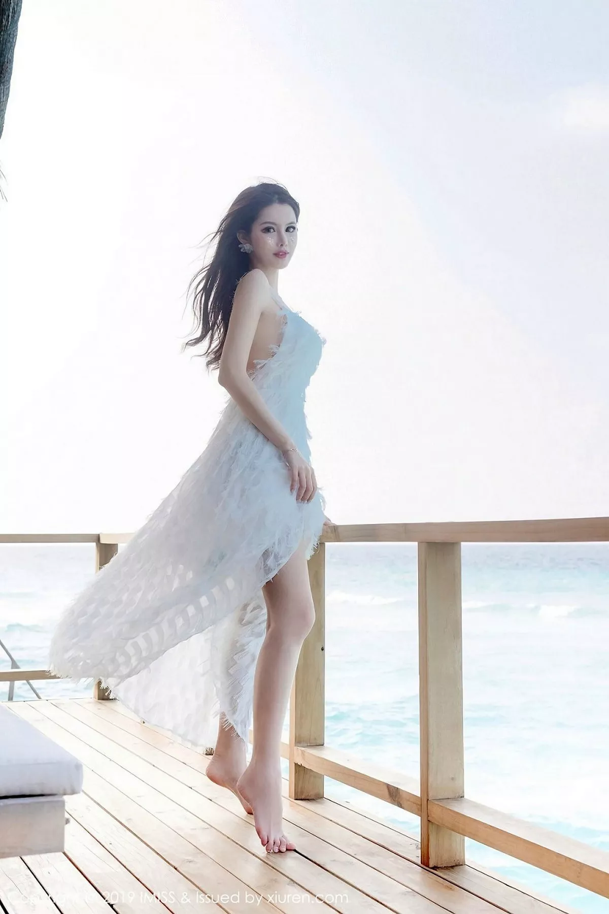 秀人集.com_[IMISS爱蜜社]Vol.330_女神若彤boomboom马尔代夫旅拍户外薄纱透视内衣完美诱惑写真40P