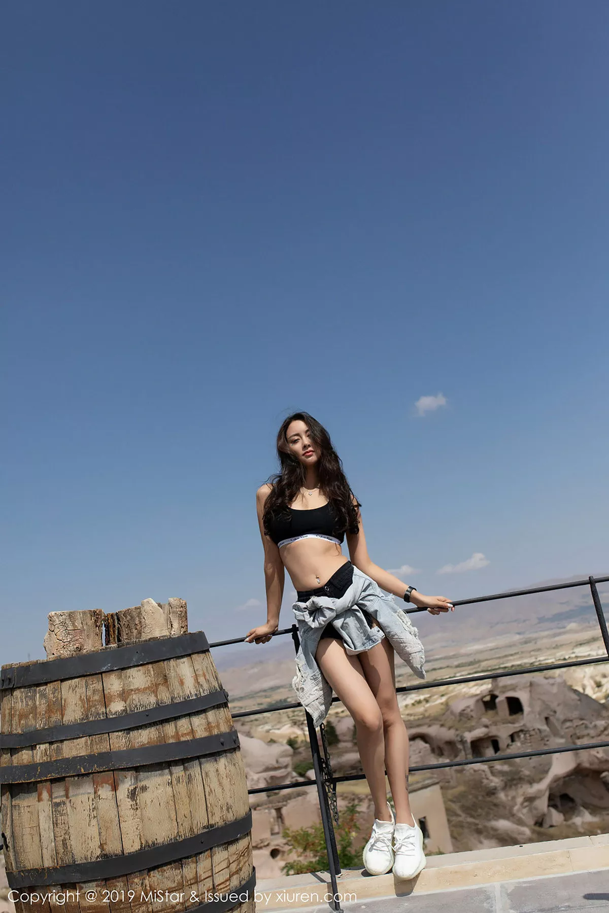 秀人集.com_[MiStar魅妍社]Vol.265_气质女神穆菲菲土耳其旅拍户外性感开胸衣秀白嫩肌肤写真50P