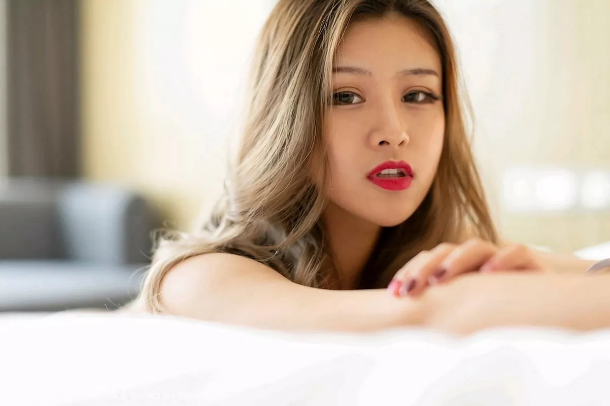 秀人集.com_[IMISS爱蜜社]Vol.332_嫩模酥小白私房无内黑丝裤袜半脱秀丰乳肥臀诱惑写真39P