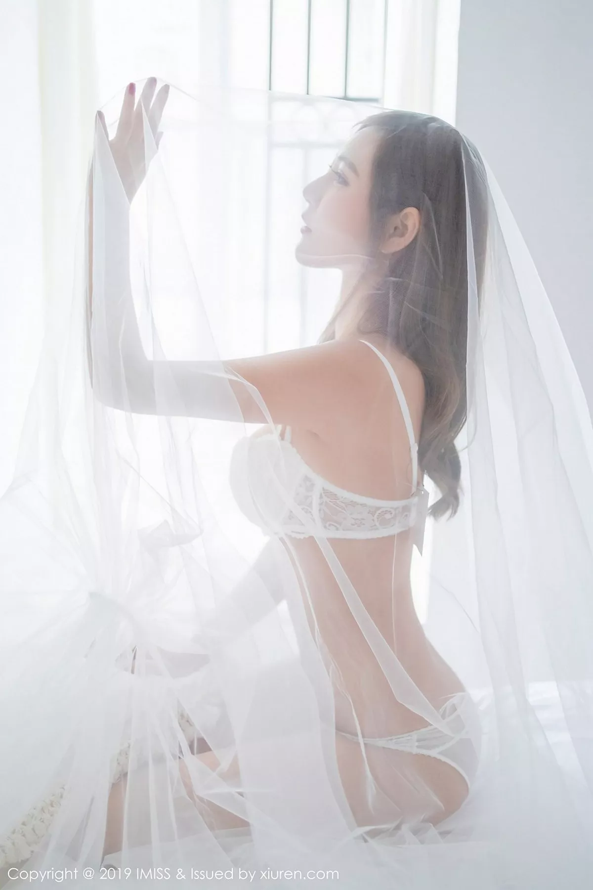 秀人集.com_[IMISS爱蜜社]Vol.334_气质美女Cccil私房白色薄纱新娘装秀完美身材诱惑写真38P