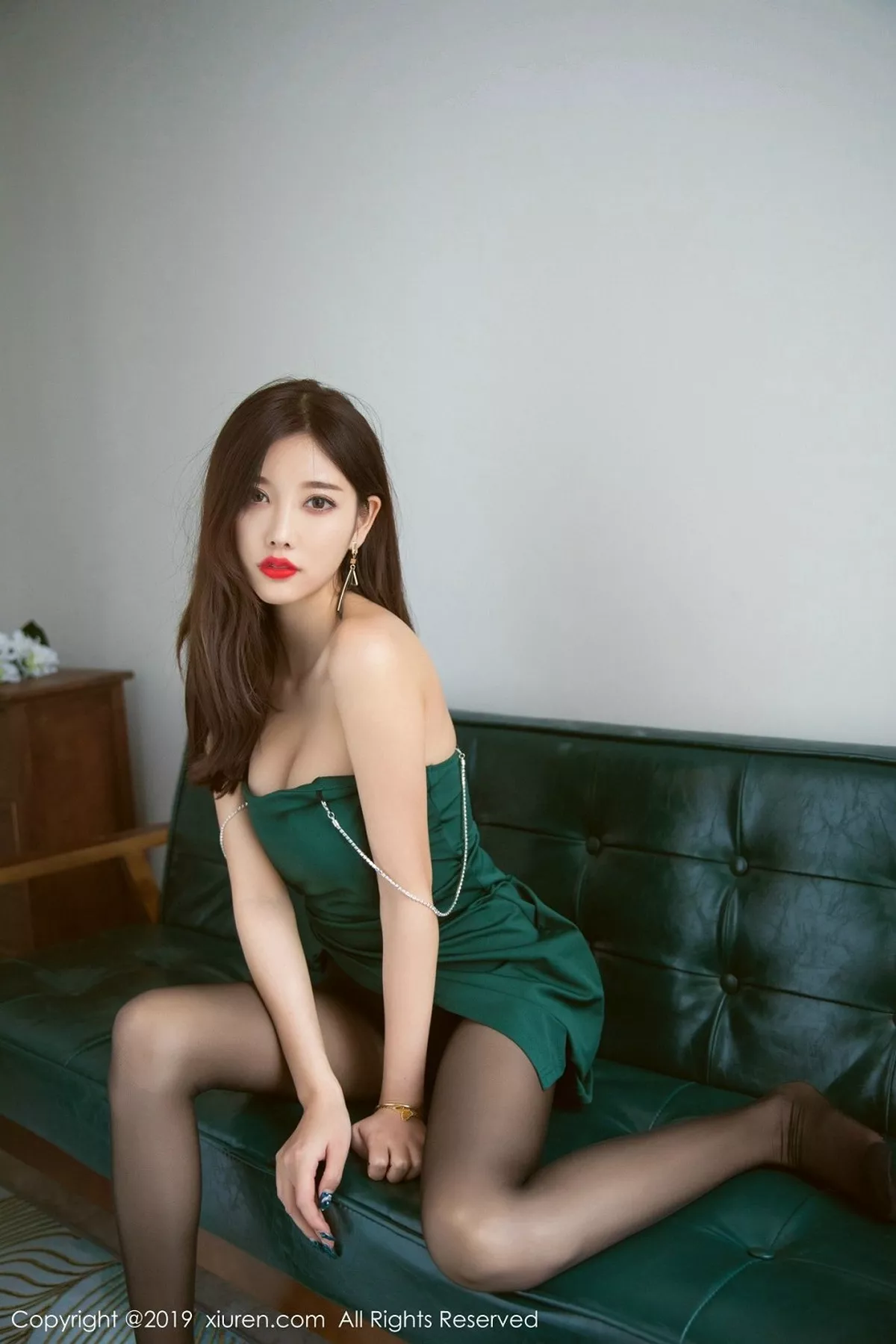 秀人集.com_[XiuRen秀人网]No.1425_女神杨晨晨sugar低胸连身裙配超薄黑丝裤袜完美诱惑写真65P