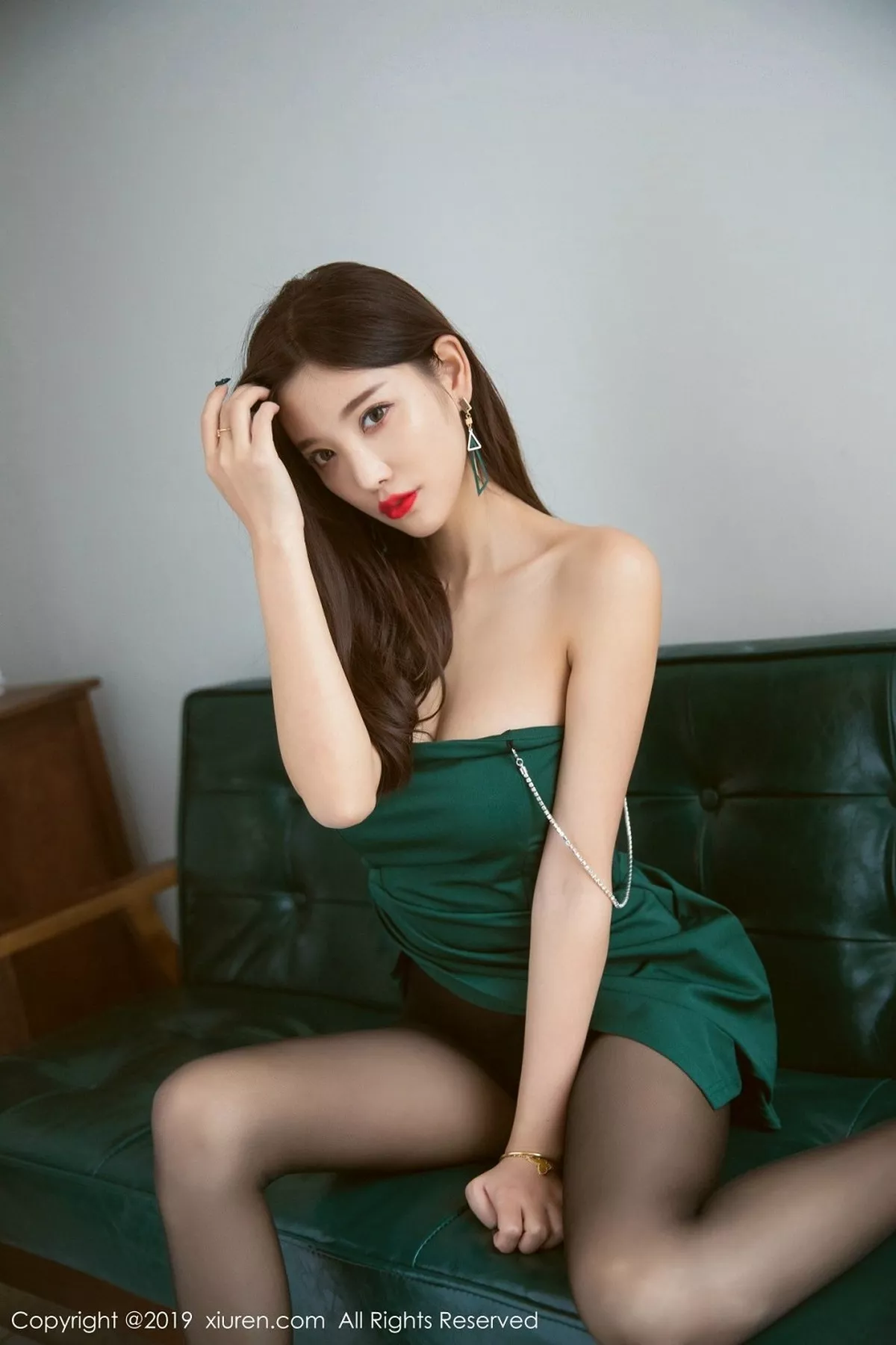 秀人集.com_[XiuRen秀人网]No.1425_女神杨晨晨sugar低胸连身裙配超薄黑丝裤袜完美诱惑写真65P