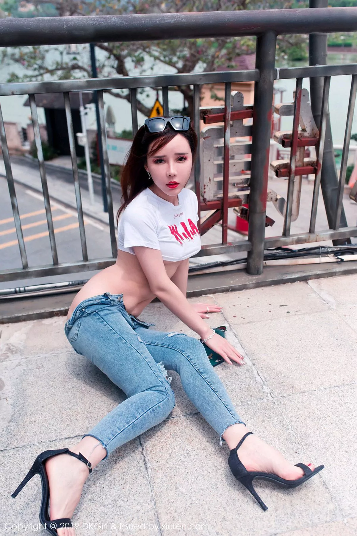 秀人集.com_[DKGirl御女郎]Vol.108_嫩模艾小青户外大胆真空露出秀美乳翘臀惹火诱惑写真48P