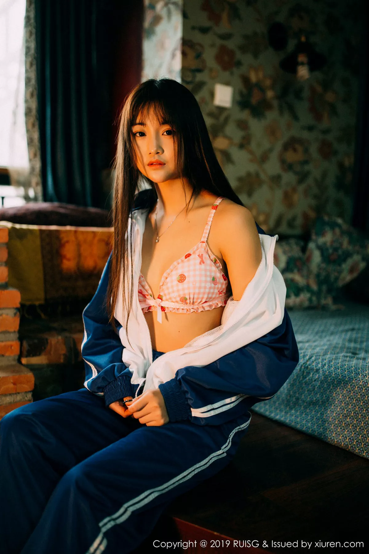 秀人集.com_[RUISG瑞丝馆]Vol.069_嫩模圆圆Daphne私房脱运动服露花色内衣秀完美身材诱惑写真51P