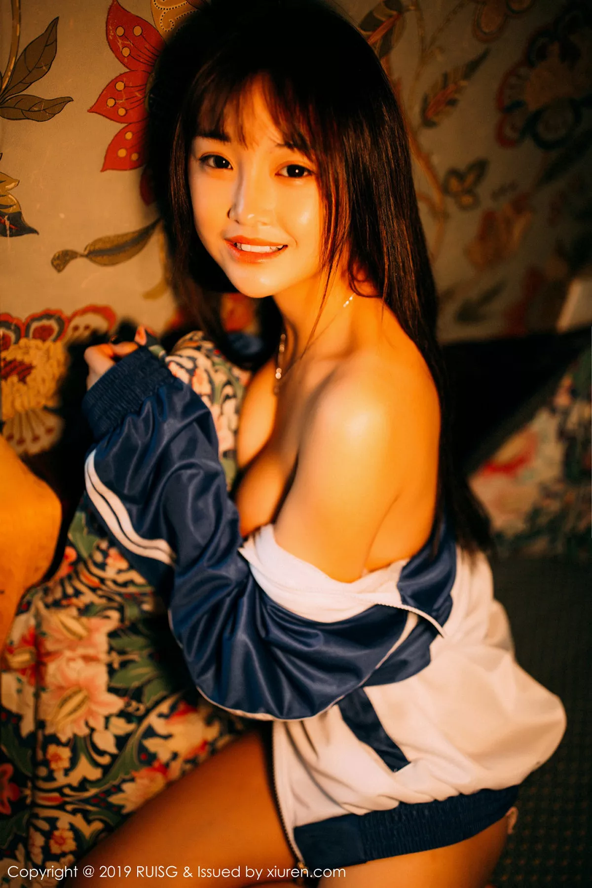 秀人集.com_[RUISG瑞丝馆]Vol.069_嫩模圆圆Daphne私房脱运动服露花色内衣秀完美身材诱惑写真51P