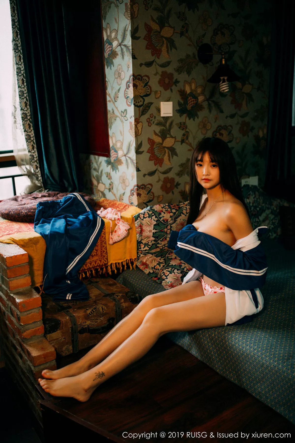 秀人集.com_[RUISG瑞丝馆]Vol.069_嫩模圆圆Daphne私房脱运动服露花色内衣秀完美身材诱惑写真51P