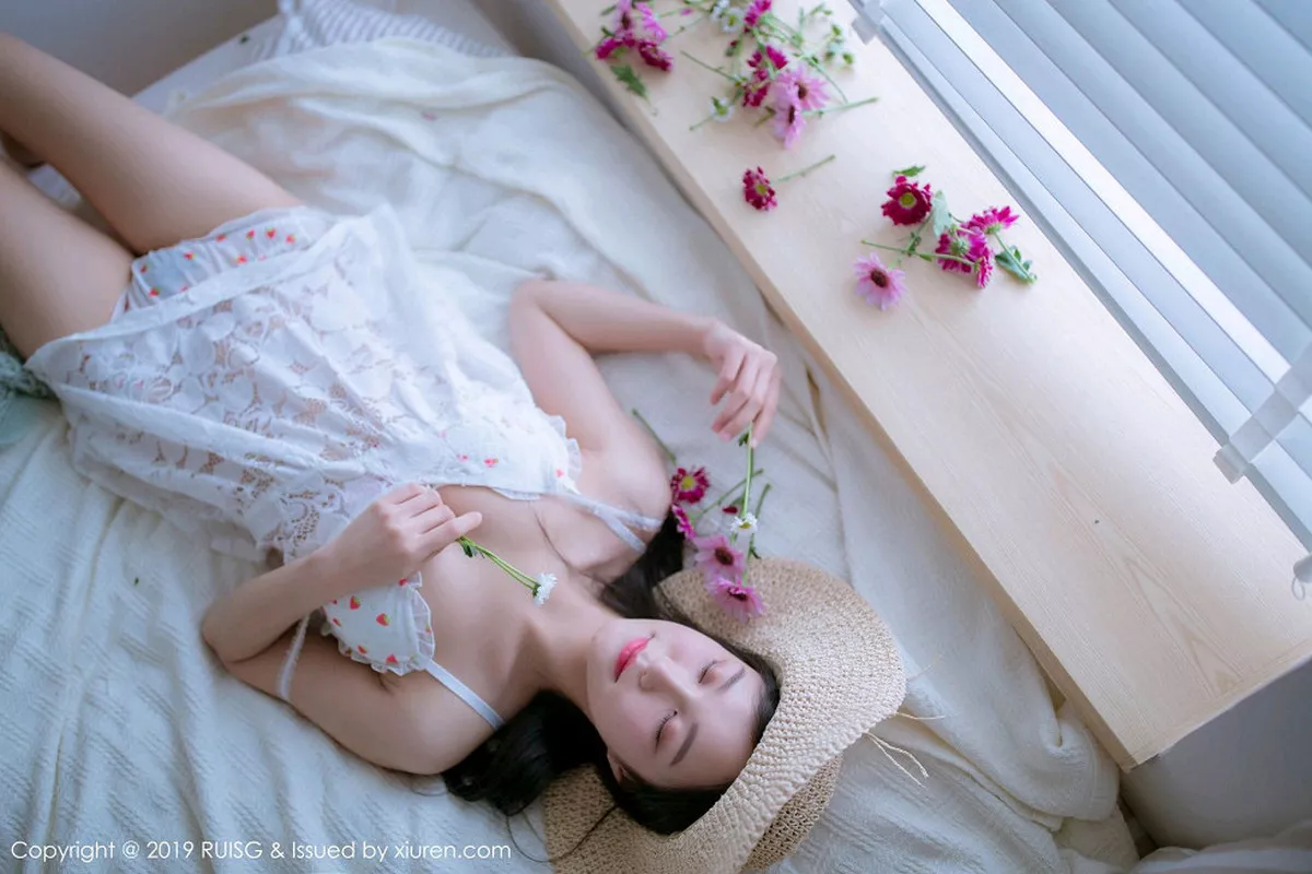 秀人集.com_[RUISG瑞丝馆]Vol.068_嫩模深紫Julie私房清甜可人草帽女孩系列靓丽迷人写真49P