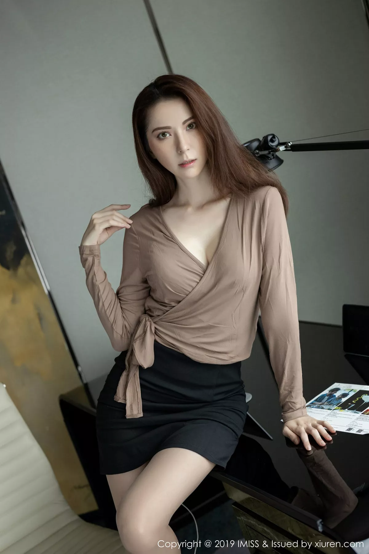 秀人集.com_[IMISS爱蜜社]Vol.354_嫩模Carry私房黑色短裙秀美腿+性感内衣秀完美身材诱惑写真46P