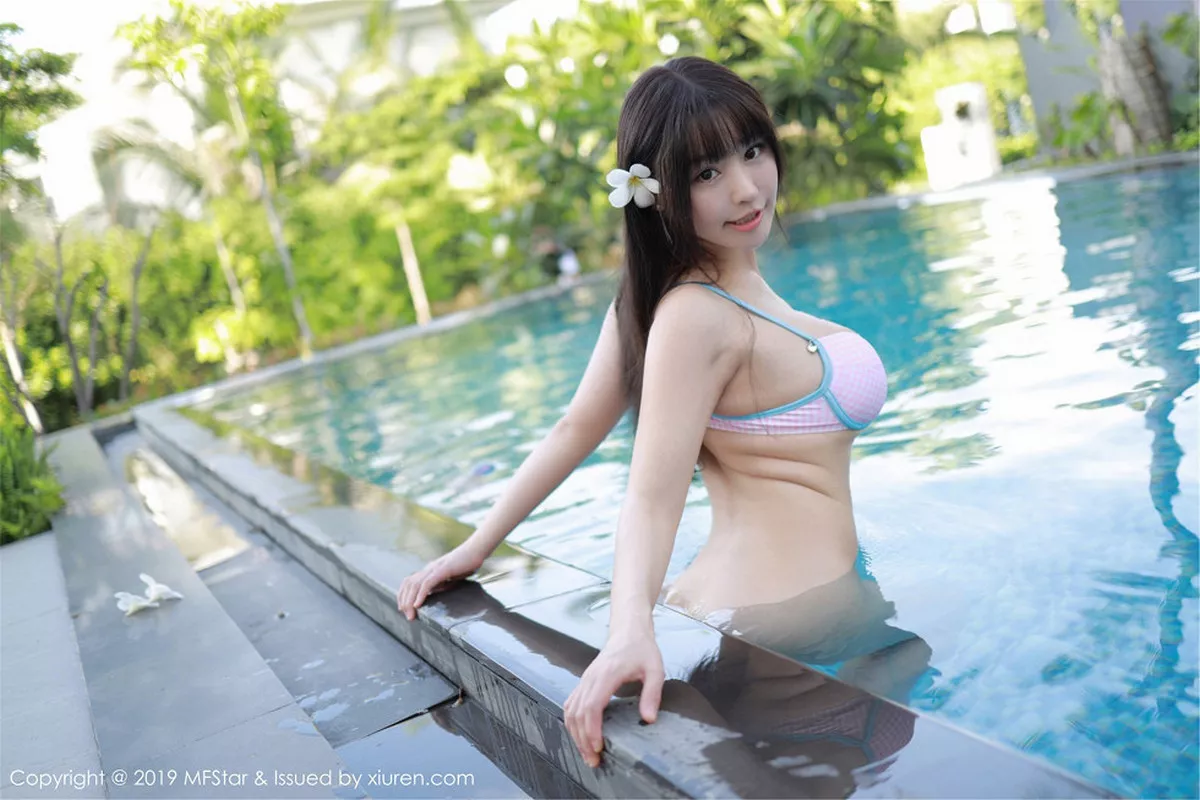 秀人集.com_[MFStar模范学院]Vol.194_女神Flower朱可儿越南旅拍泳池里比基尼秀豪乳诱惑写真40P