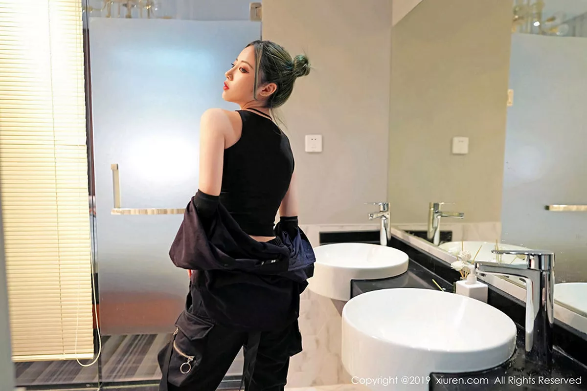 秀人集.com_[XiuRen秀人网]No.1550_嫩模贾诗晗性感红色抹胸内衣配红色格子裙秀完美身材写真48P