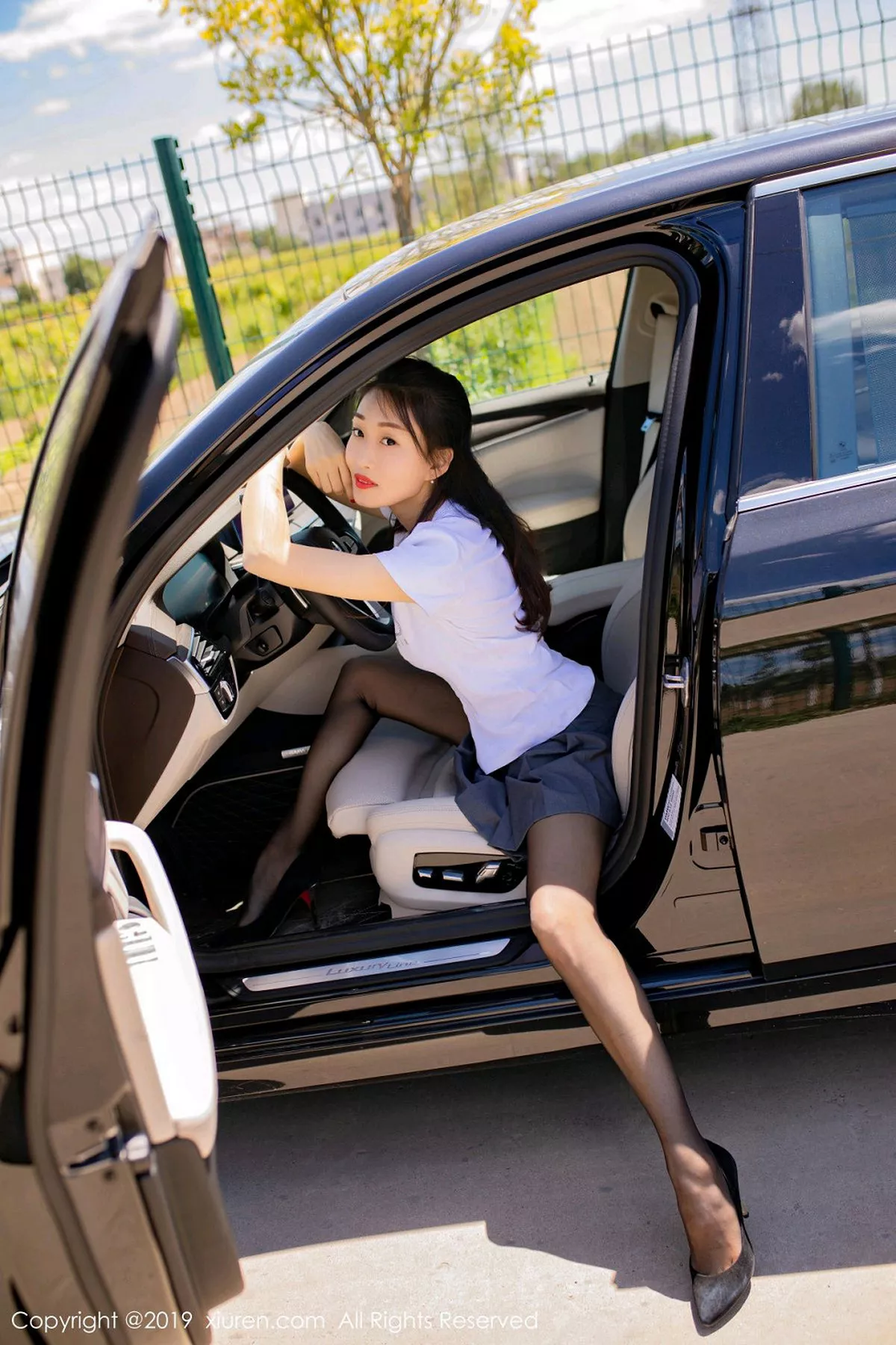 秀人集.com_[XiuRen秀人网]No.1528_嫩模狐小妖Baby性感香车美女+户外蕾丝内衣半脱诱惑写真43P