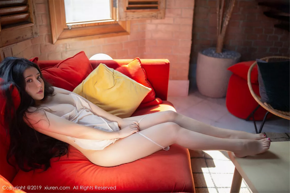 秀人集.com_[XiuRen秀人网]No.1537_女神Manuela玛鲁娜迈阿密旅拍粉色内衣半脱露豪乳翘臀诱惑写真48P