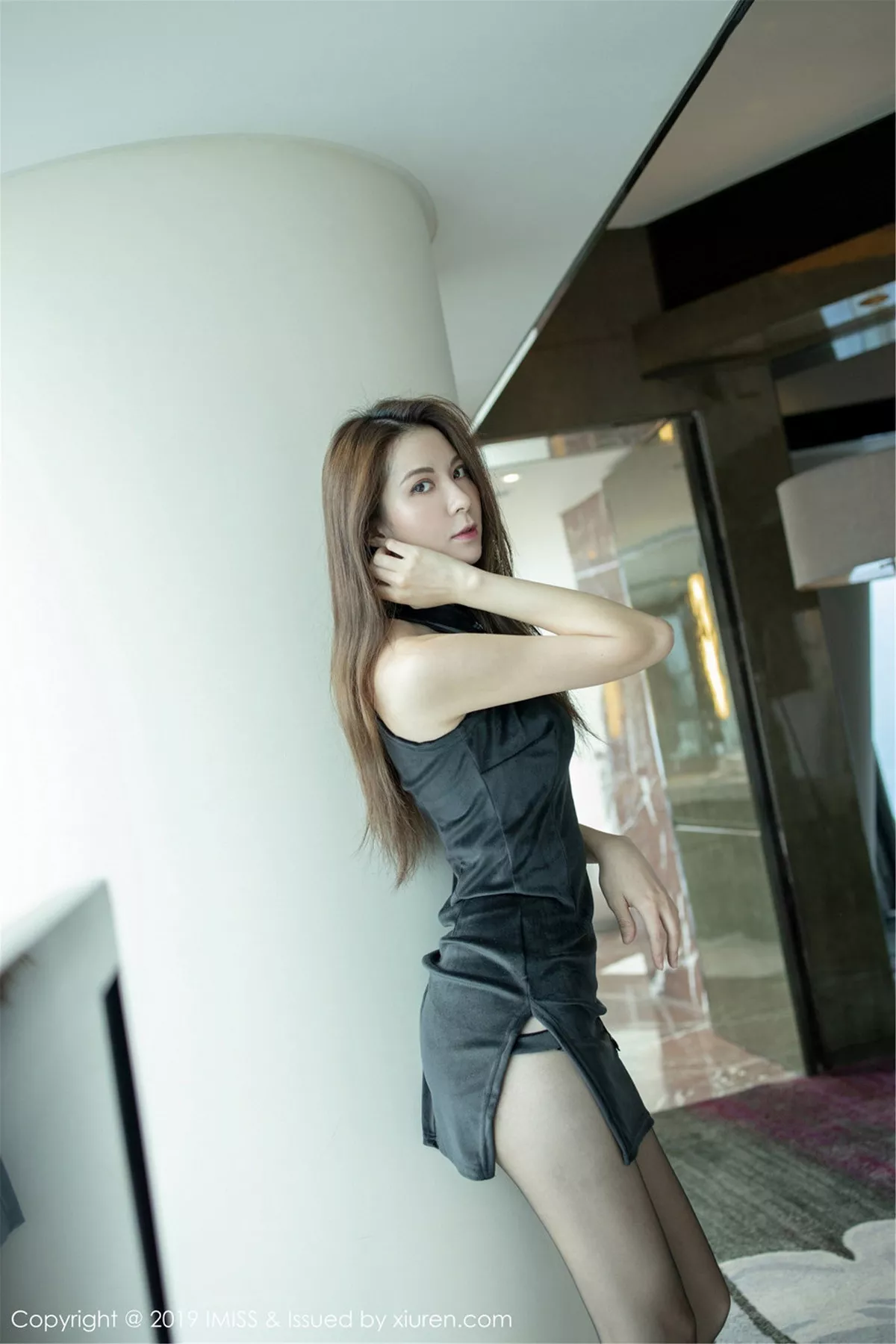 秀人集.com_[IMISS爱蜜社]Vol.358_气质女神Carry私房韵味黑色旗袍配黑丝裤袜诱惑写真42P