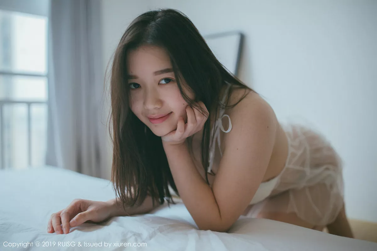 秀人集.com_[RUISG瑞丝馆]Vol.073_嫩模浪漫果味居家私房薄纱透视内衣秀完美身材诱惑写真35P