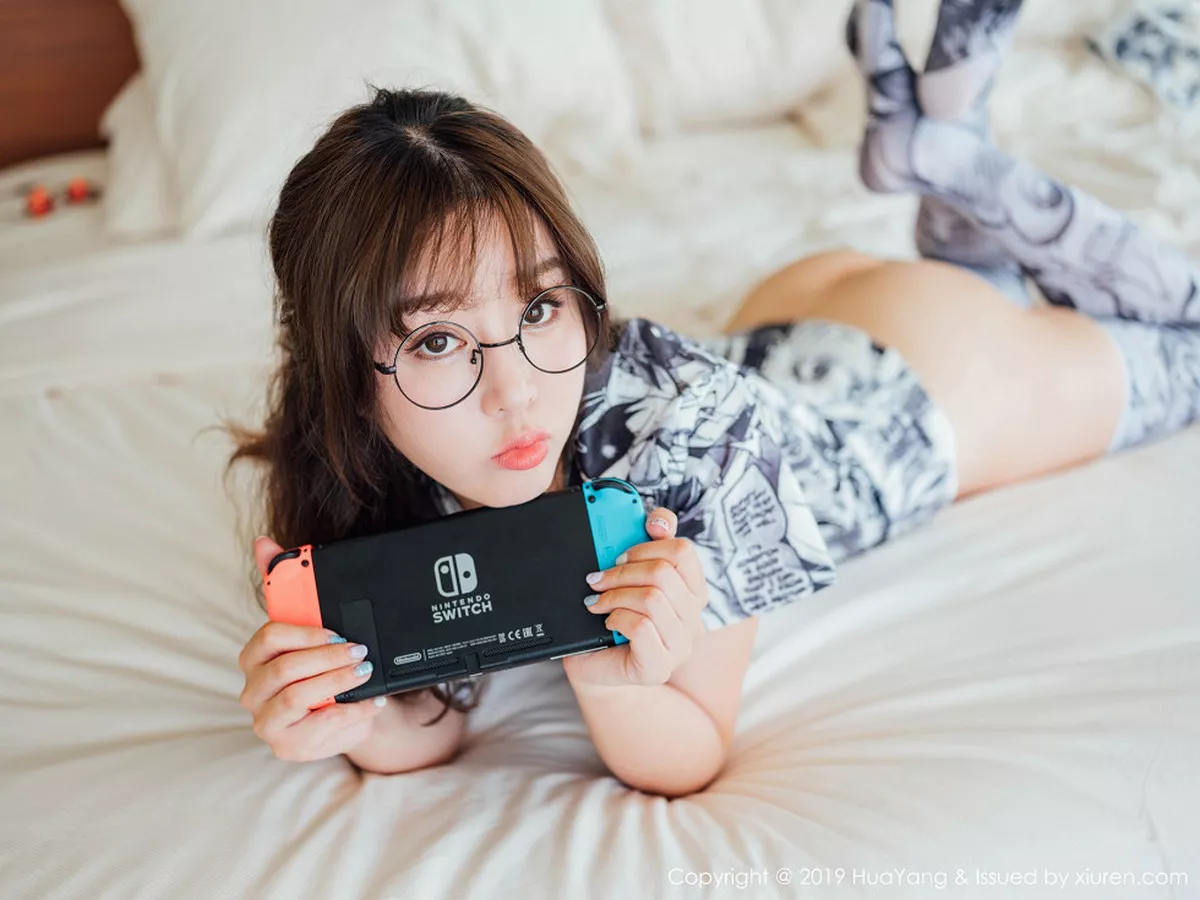 秀人集.com_[HuaYang花漾]Vol.160_女神王雨纯富国岛旅拍眼镜OL系列大尺度全裸撩人诱惑写真48P